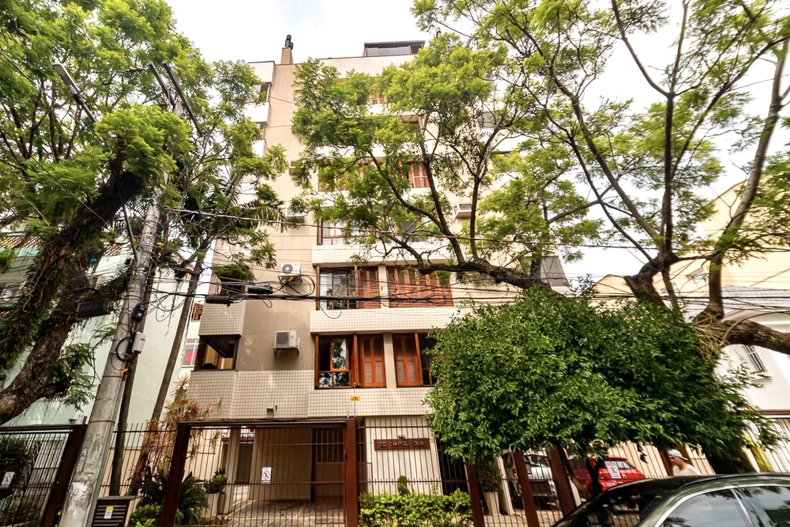 R$ 785.000 - IMPEC&Aacute;VEL APARTAMENTO - 96M2 - 3 DORM - SU&Iacute;TE - REFORMADO - 1 VAGA Rua Dezessete de Junho Porto Alegre - 