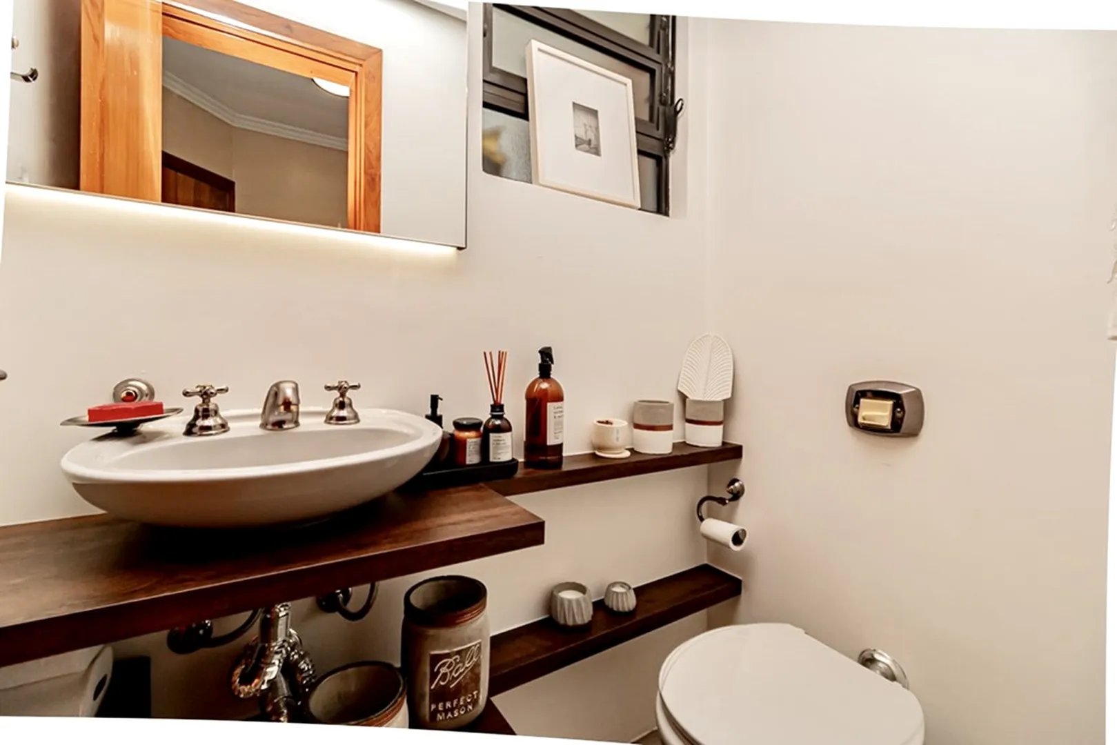 R$ 785.000 - IMPEC&Aacute;VEL APARTAMENTO - 96M2 - 3 DORM - SU&Iacute;TE - REFORMADO - 1 VAGA Rua Dezessete de Junho Porto Alegre - 
