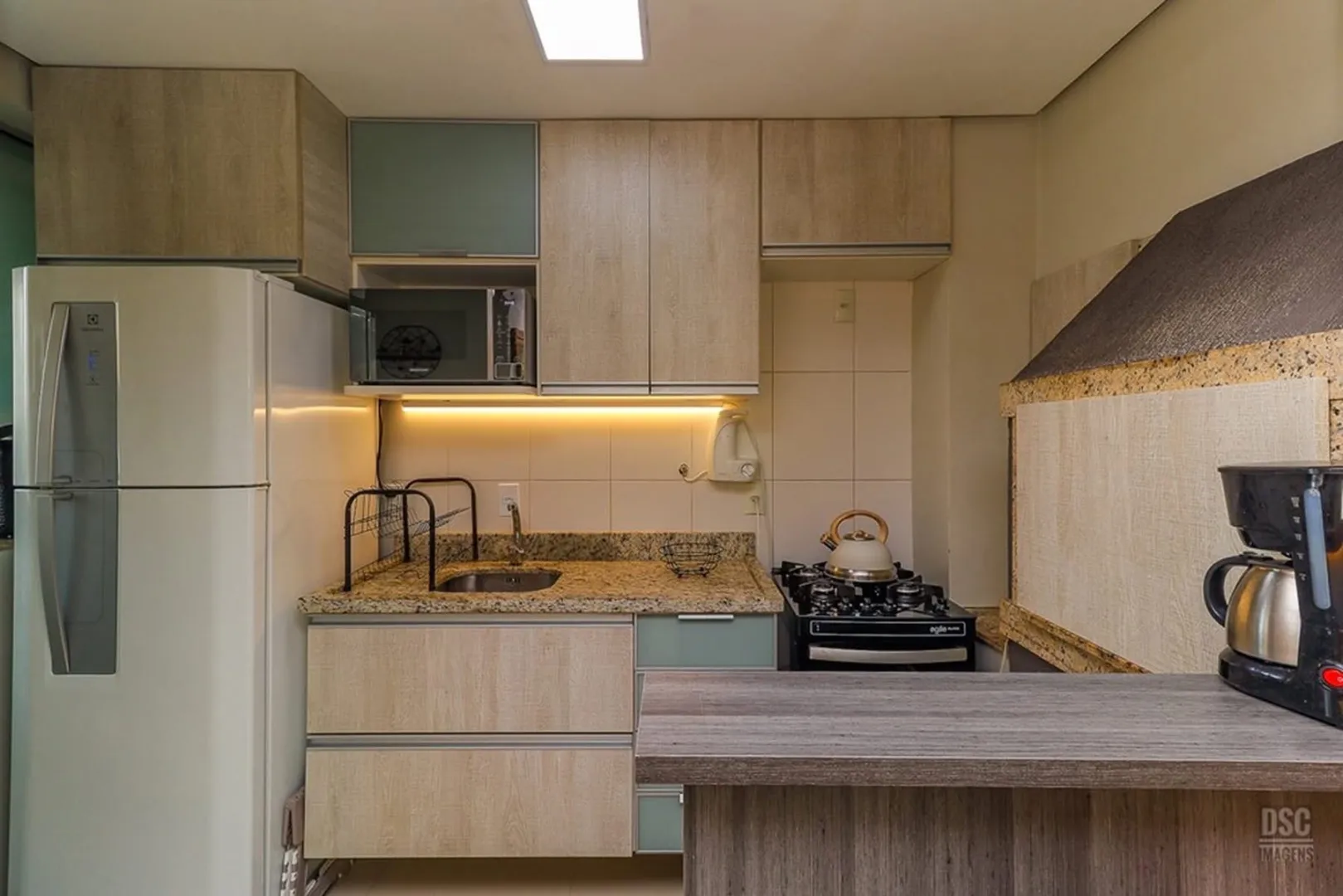 R$ 579.900 - LINDO APARTAMENTO - 65M2 - 2 DORM - SU&Iacute;TE - 2 VAGAS - DEP&Oacute;SITO Rua Luzitana Porto Alegre - 