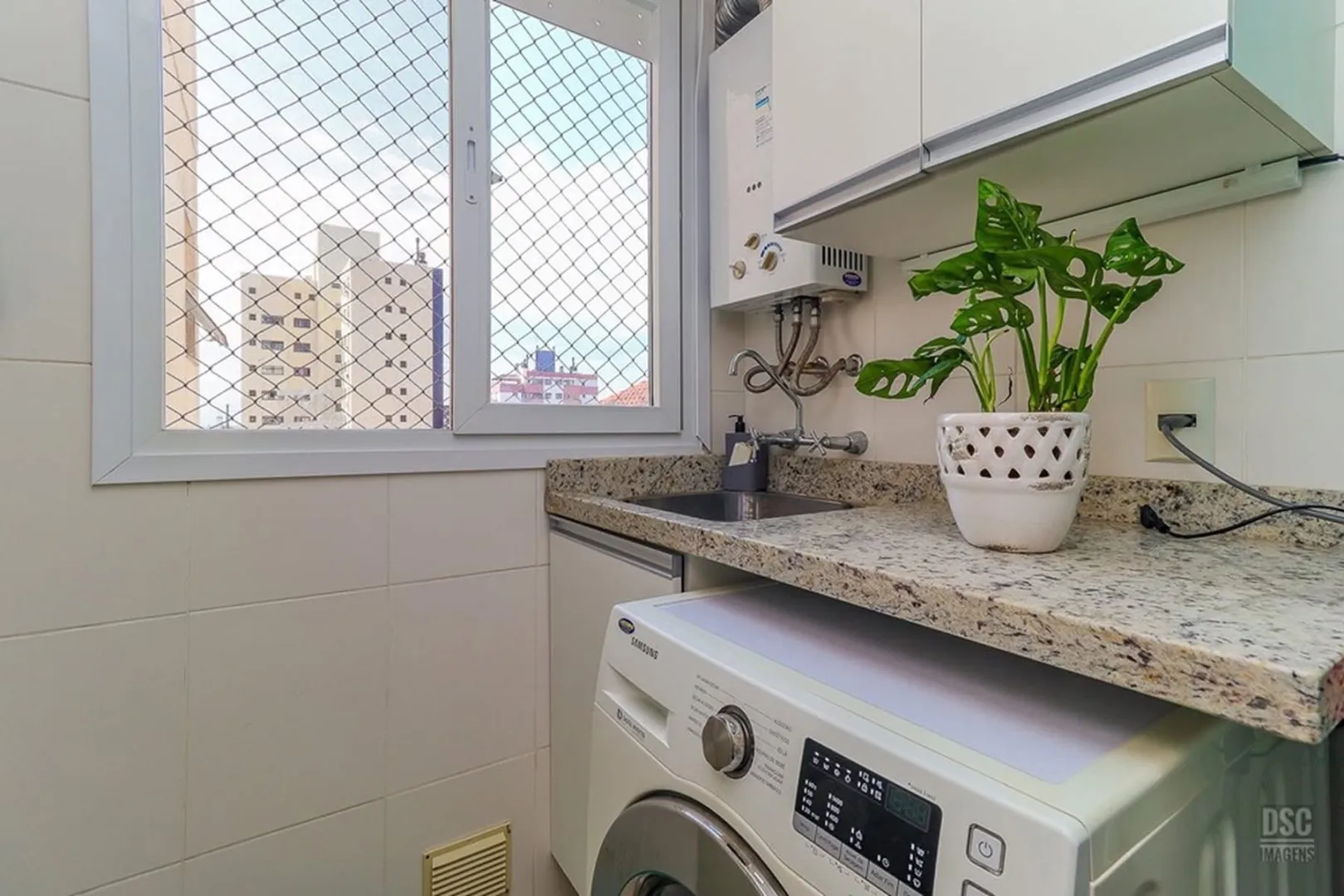 R$ 579.900 - LINDO APARTAMENTO - 65M2 - 2 DORM - SU&Iacute;TE - 2 VAGAS - DEP&Oacute;SITO Rua Luzitana Porto Alegre - 