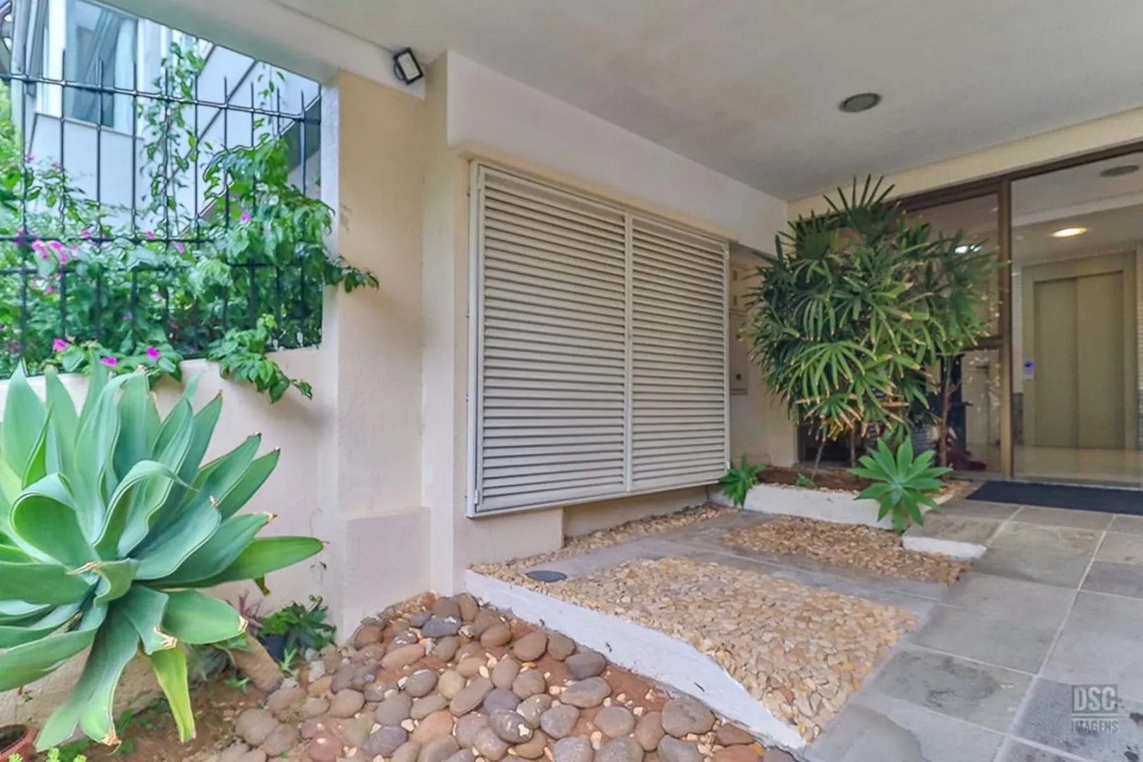 R$ 579.900 - LINDO APARTAMENTO - 65M2 - 2 DORM - SU&Iacute;TE - 2 VAGAS - DEP&Oacute;SITO Rua Luzitana Porto Alegre - 