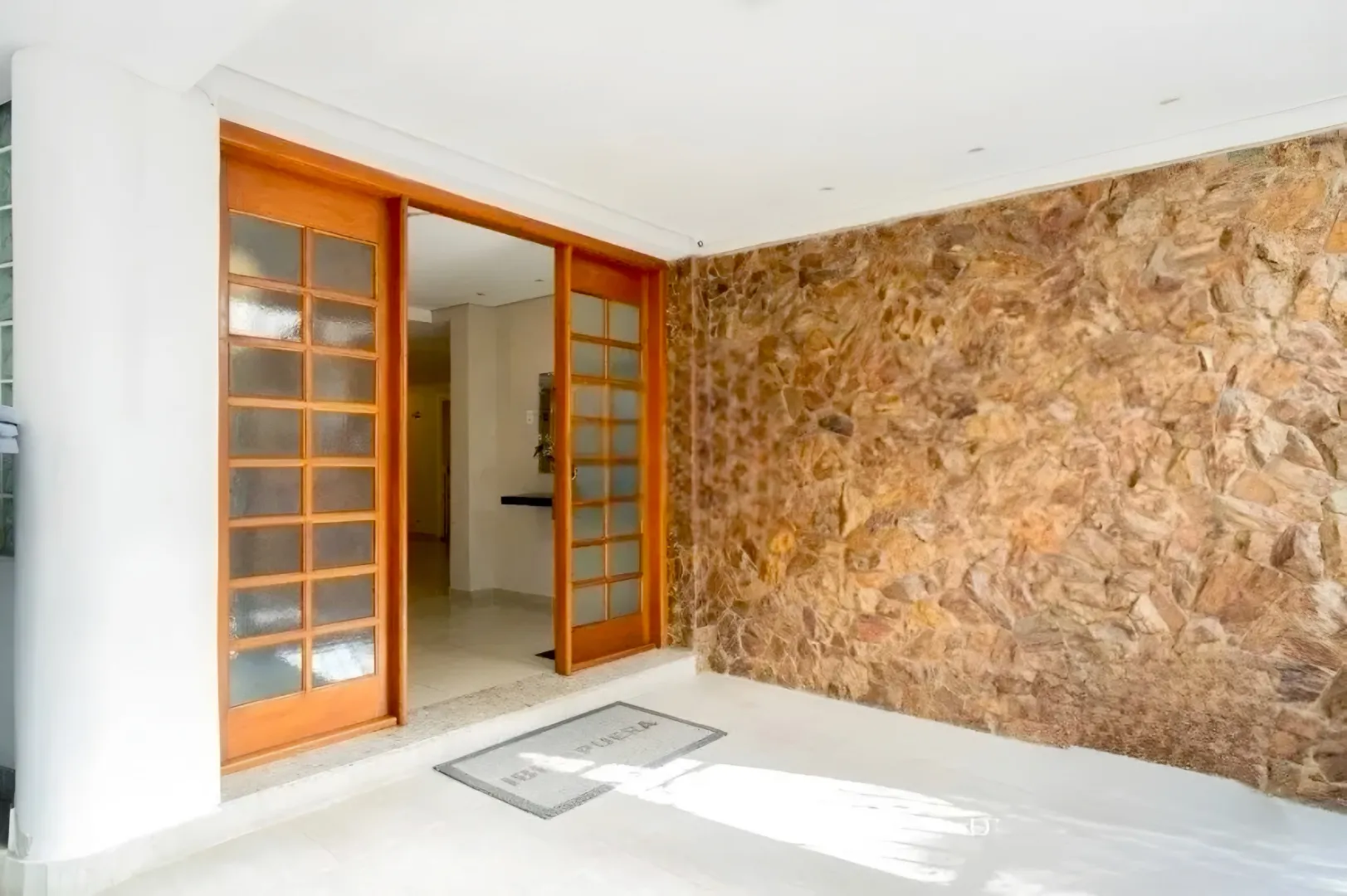 R$ 379.000 - PORTEIRA FECHADA - LINDO APARTAMENTO T&Eacute;RREO - 69M2 - 3 DORM - CHURRASQUEIRA Rua Laurindo Porto Alegre - 