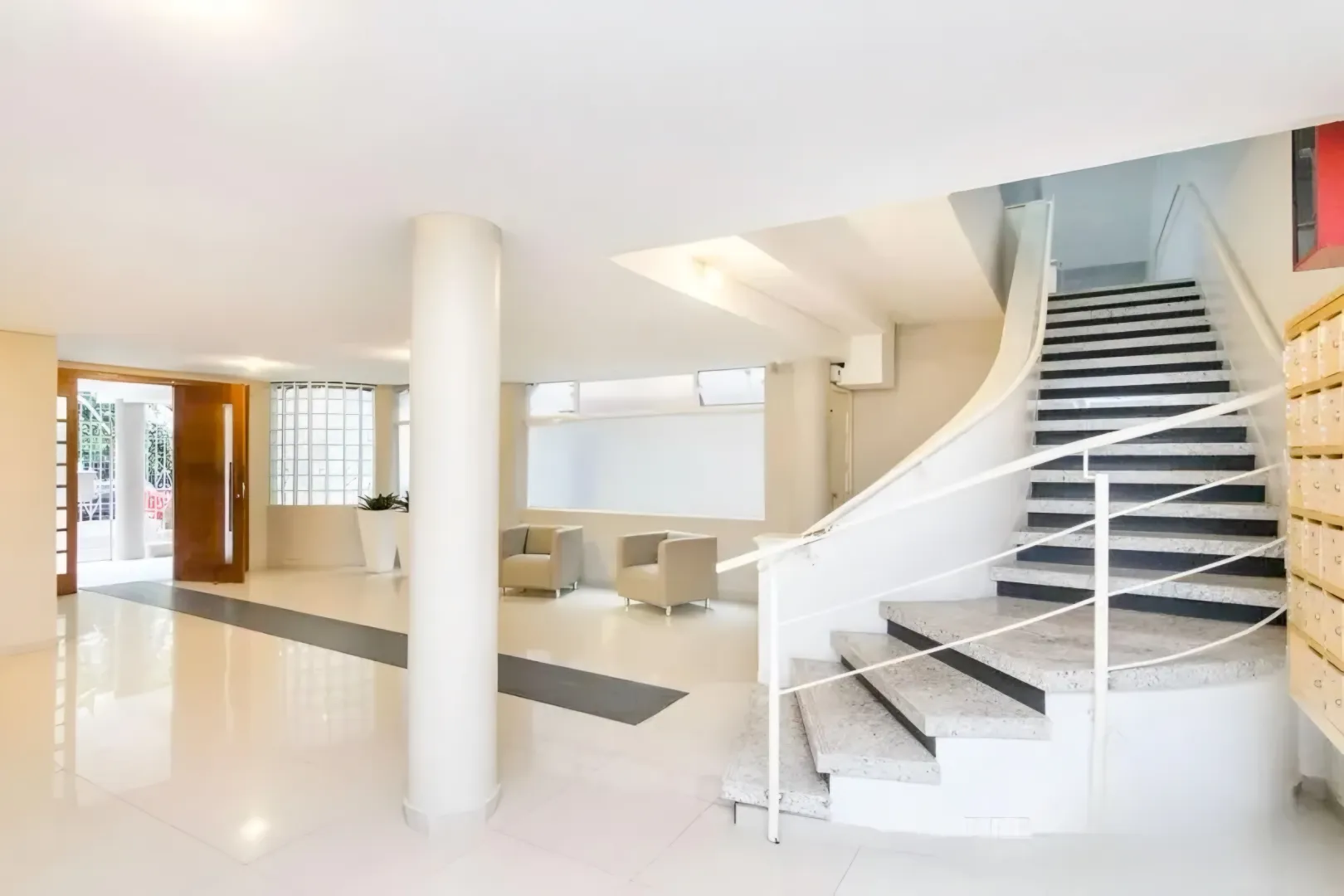 R$ 379.000 - PORTEIRA FECHADA - LINDO APARTAMENTO T&Eacute;RREO - 69M2 - 3 DORM - CHURRASQUEIRA Rua Laurindo Porto Alegre - 