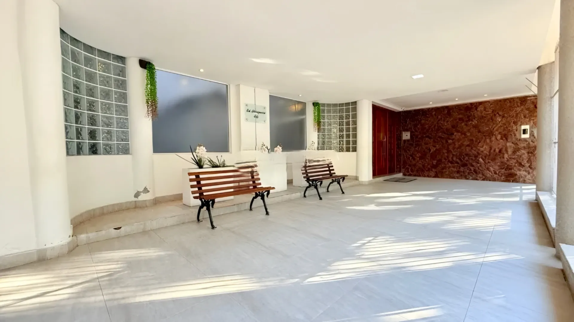R$ 379.000 - PORTEIRA FECHADA - LINDO APARTAMENTO T&Eacute;RREO - 69M2 - 3 DORM - CHURRASQUEIRA Rua Laurindo Porto Alegre - 