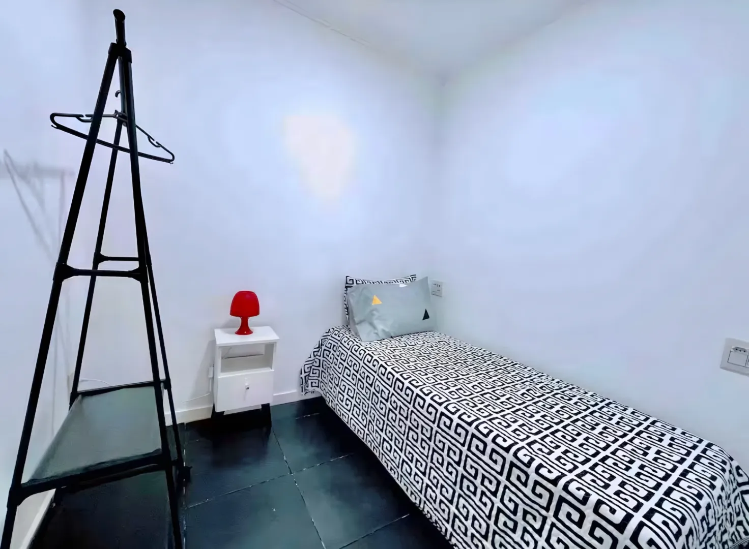 R$ 379.000 - PORTEIRA FECHADA - LINDO APARTAMENTO T&Eacute;RREO - 69M2 - 3 DORM - CHURRASQUEIRA Rua Laurindo Porto Alegre - 