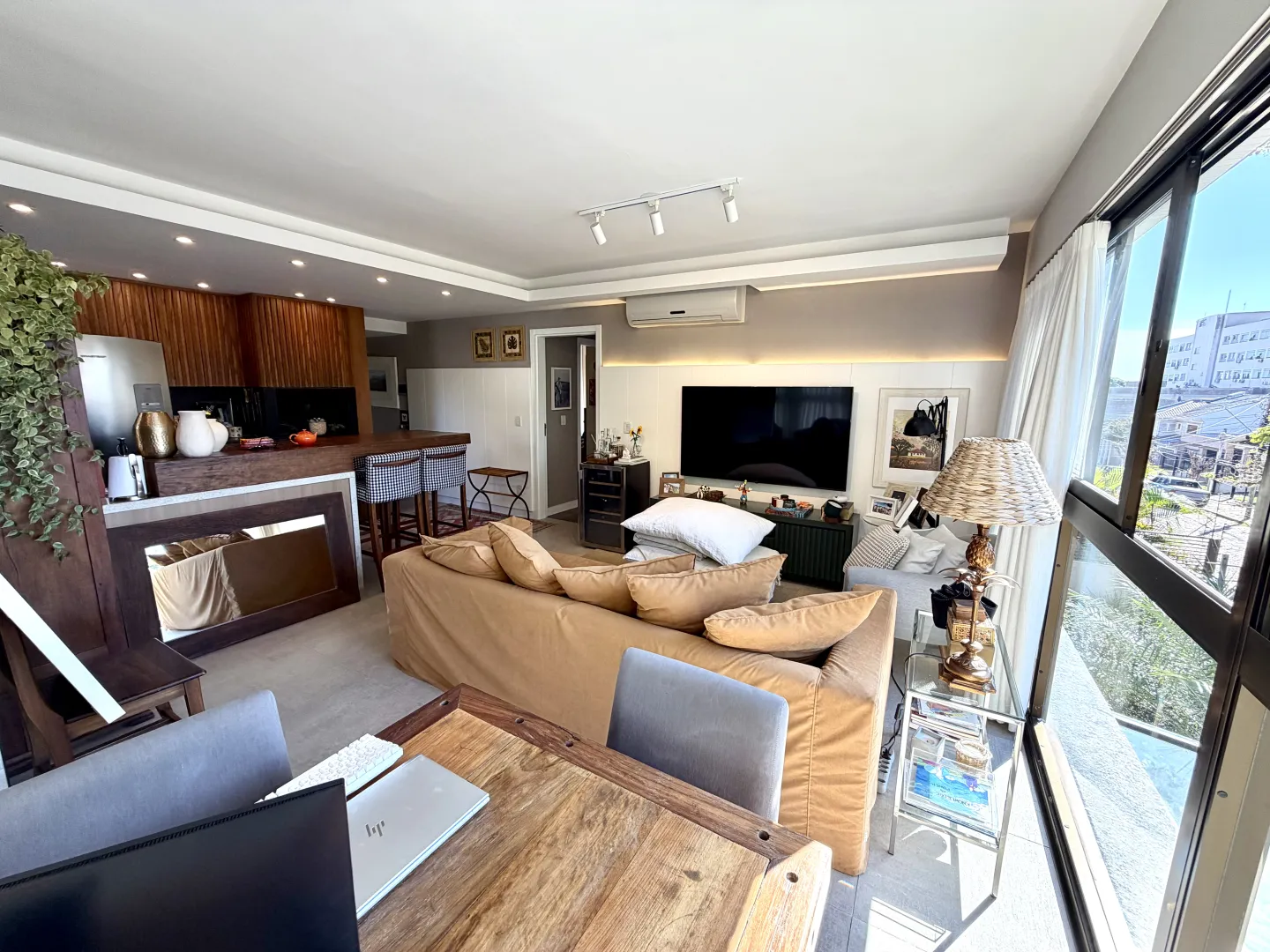 R$ 995.000 - SOHO RESIDENCE - APARTAMENTO - MOBILIADO - 93M2 - 2 SU&Iacute;TES - 2 VAGAS Rua Padre Alois Kades S J Porto Alegre - 