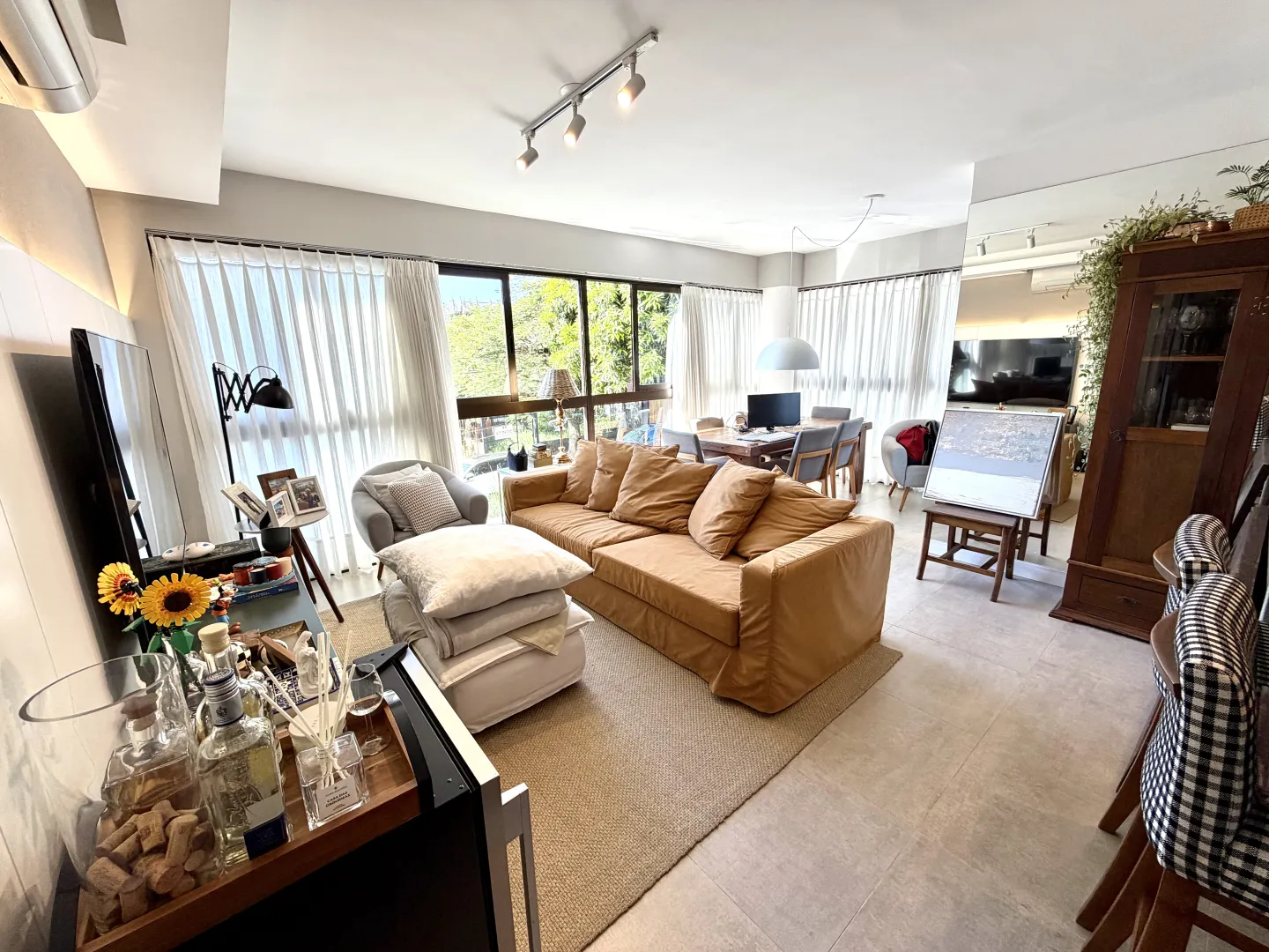 R$ 995.000 - SOHO RESIDENCE - APARTAMENTO - MOBILIADO - 93M2 - 2 SU&Iacute;TES - 2 VAGAS Rua Padre Alois Kades S J Porto Alegre - 