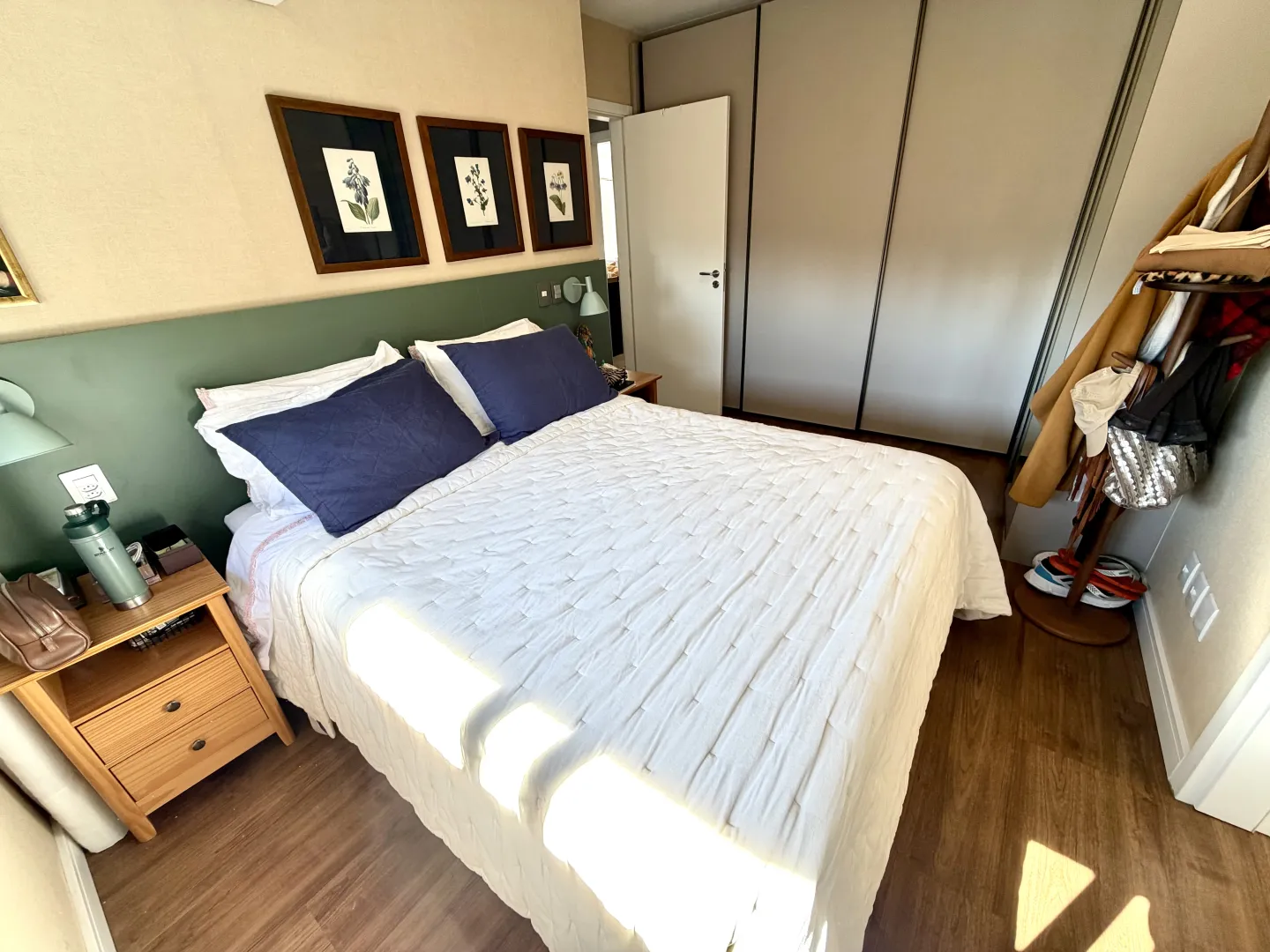R$ 995.000 - SOHO RESIDENCE - APARTAMENTO - MOBILIADO - 93M2 - 2 SU&Iacute;TES - 2 VAGAS Rua Padre Alois Kades S J Porto Alegre - 