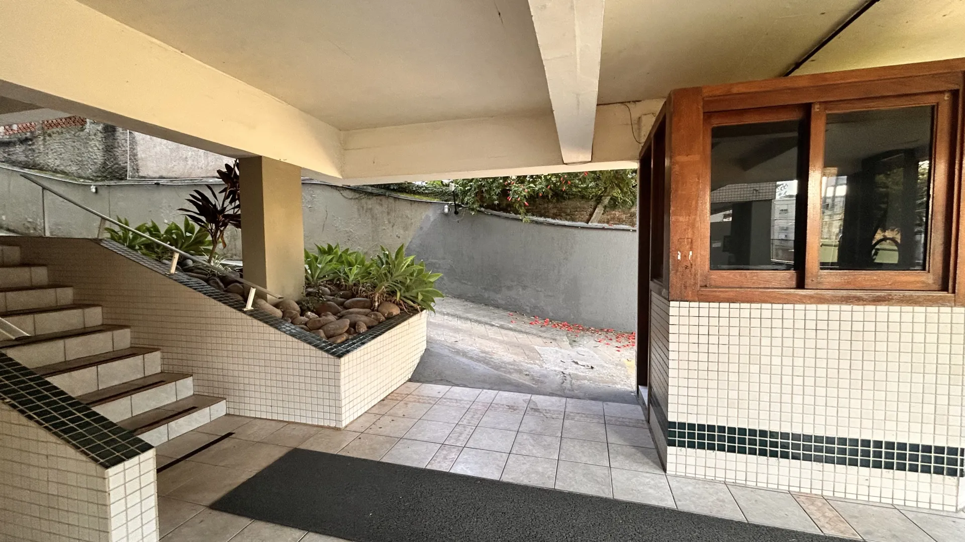 R$ 525.000 - LINDA COBERTURA DUPLEX - 75M2 - 2 DORM - TERRA&Ccedil;O - JACUZZI - 1 VAGA Avenida Capivari Porto Alegre - 