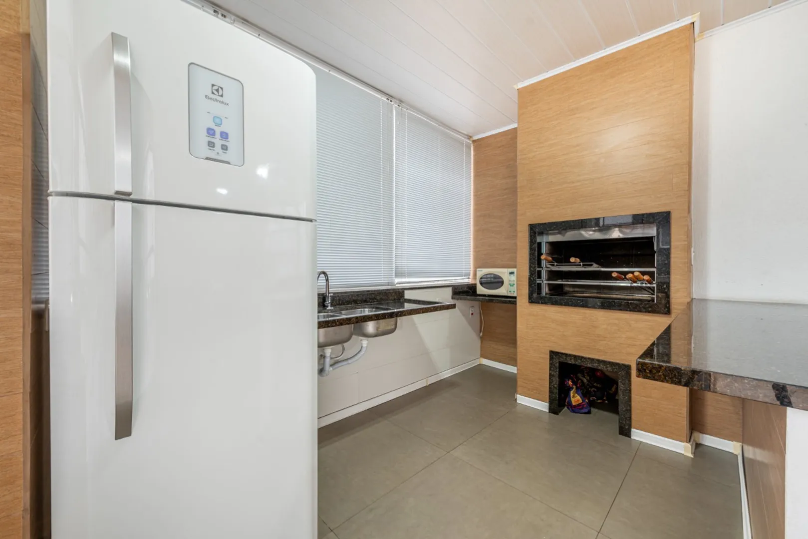 R$ 445.000 - &Oacute;TIMO APARTAMENTO - SEMIMOBILIADO - 54M2 - 1 DORM - BANHEIRO - 1 VAGA Rua Artur Fabião Carneiro Porto Alegre - 