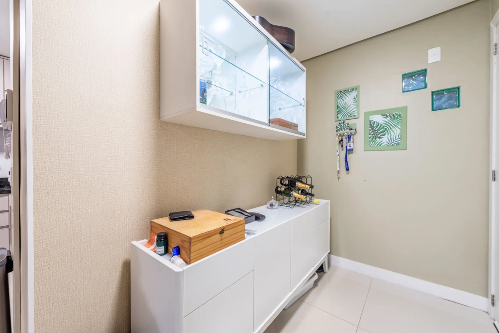 R$ 445.000 - &Oacute;TIMO APARTAMENTO - SEMIMOBILIADO - 54M2 - 1 DORM - BANHEIRO - 1 VAGA Rua Artur Fabião Carneiro Porto Alegre - 
