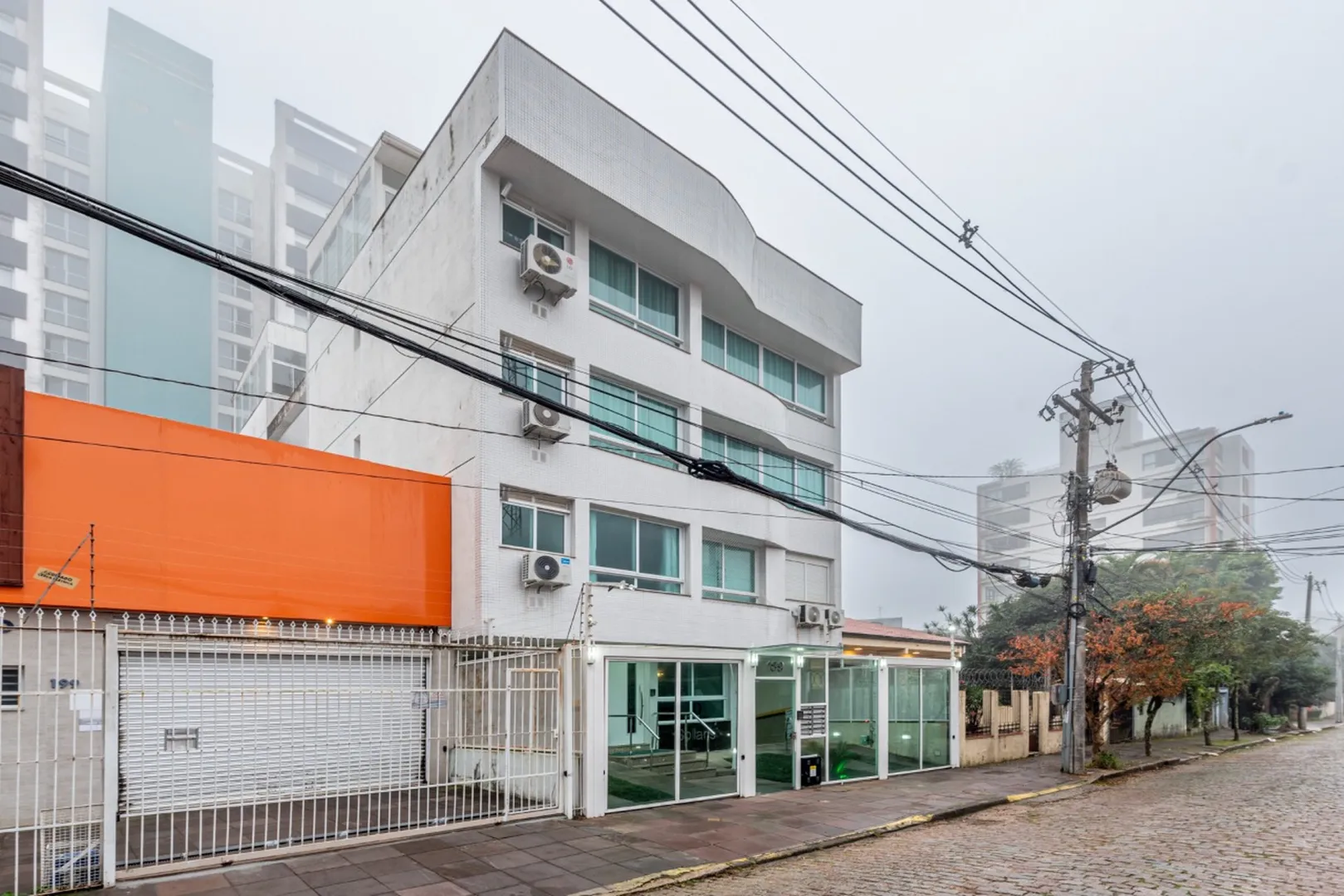 R$ 445.000 - &Oacute;TIMO APARTAMENTO - SEMIMOBILIADO - 54M2 - 1 DORM - BANHEIRO - 1 VAGA Rua Artur Fabião Carneiro Porto Alegre - 