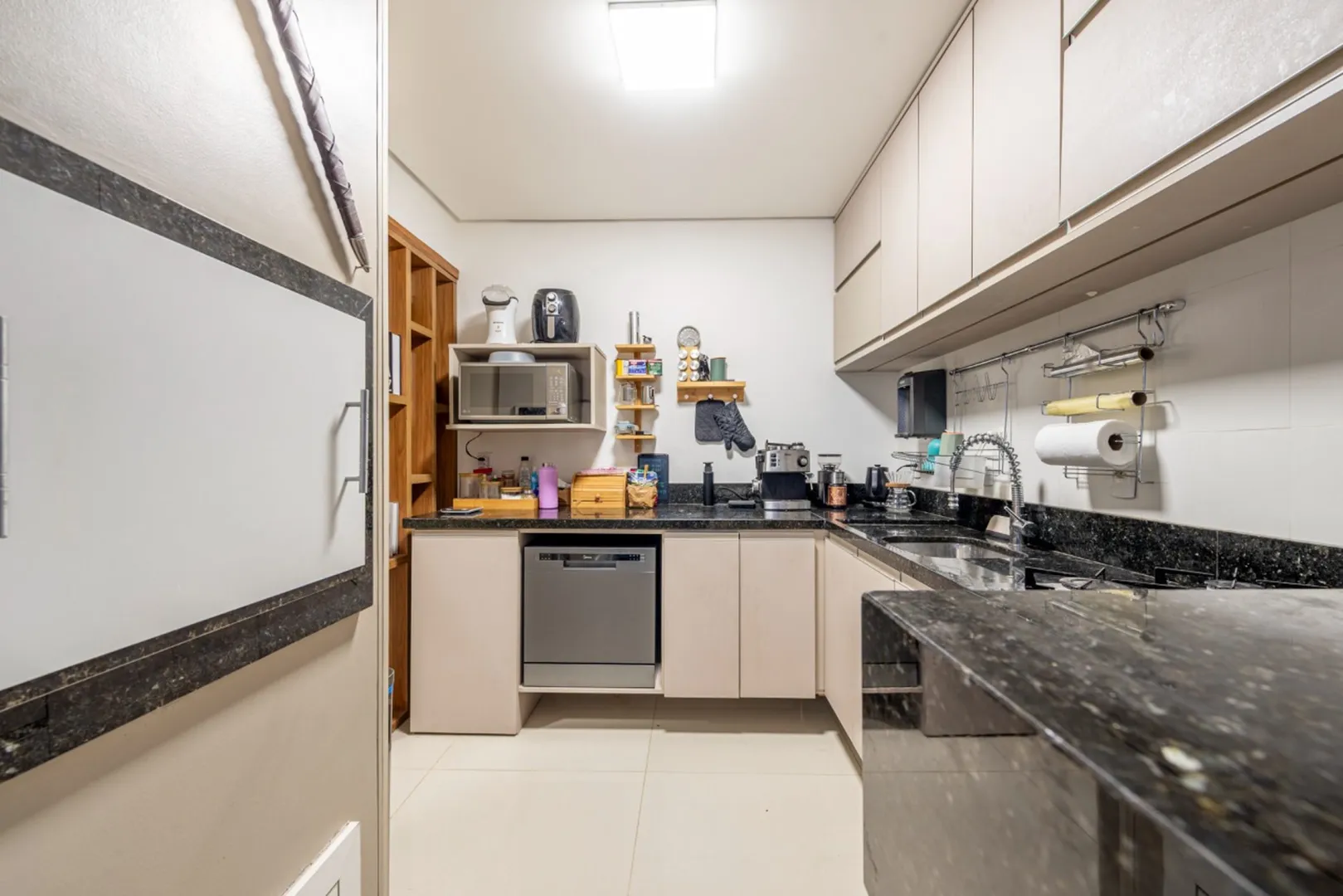 R$ 445.000 - &Oacute;TIMO APARTAMENTO - SEMIMOBILIADO - 54M2 - 1 DORM - BANHEIRO - 1 VAGA Rua Artur Fabião Carneiro Porto Alegre - 