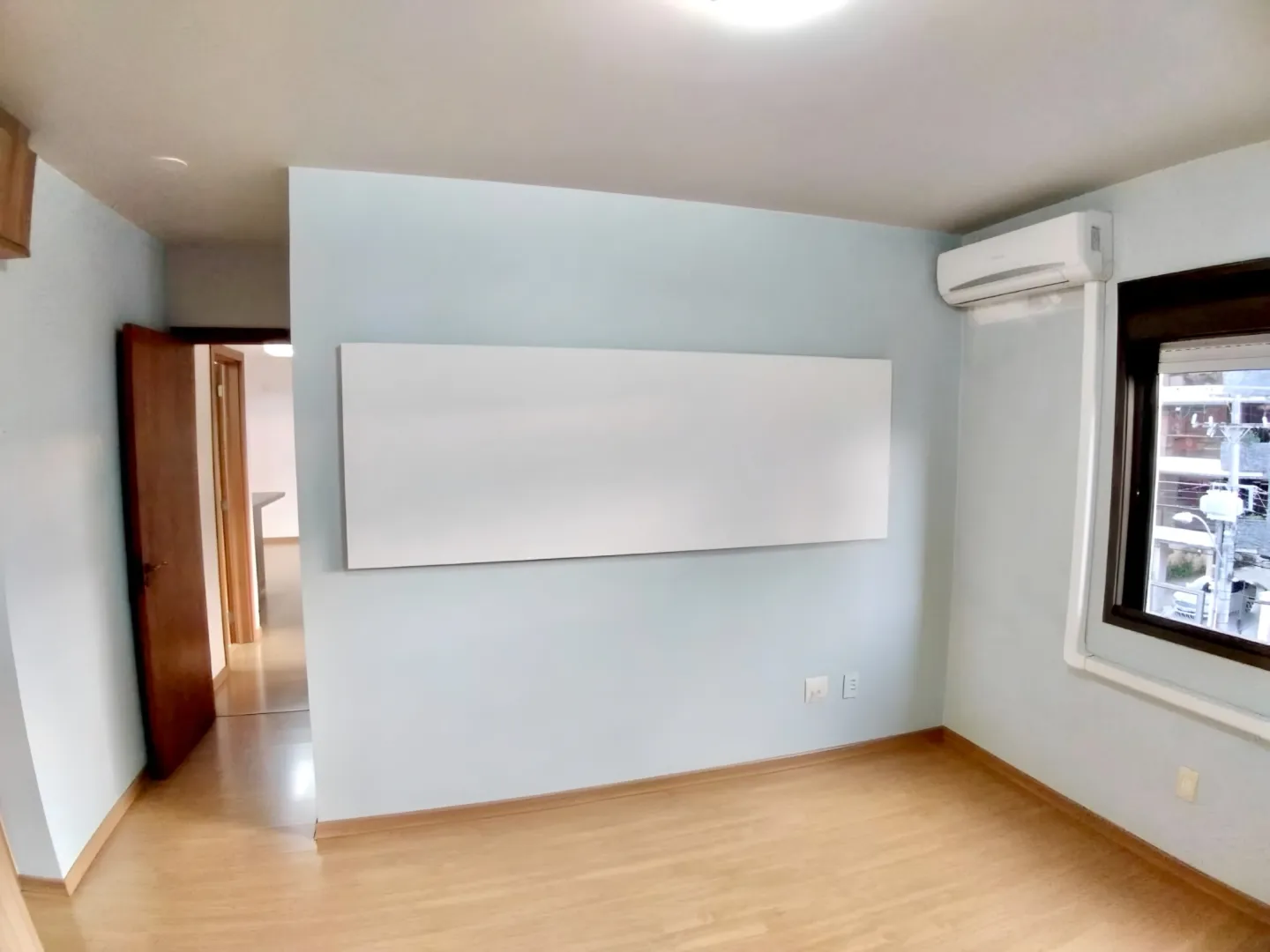 R$ 595.000 - BELO APARTAMENTO - 75M2 - 2 DORM - SU&Iacute;TE - LAREIRA - 1 VAGA Rua Portugal Porto Alegre - 