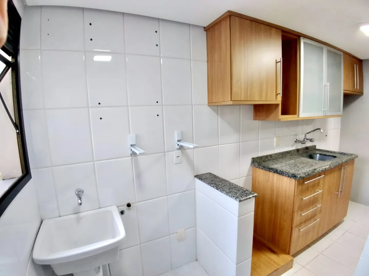 R$ 595.000 - BELO APARTAMENTO - 75M2 - 2 DORM - SU&Iacute;TE - LAREIRA - 1 VAGA Rua Portugal Porto Alegre - 
