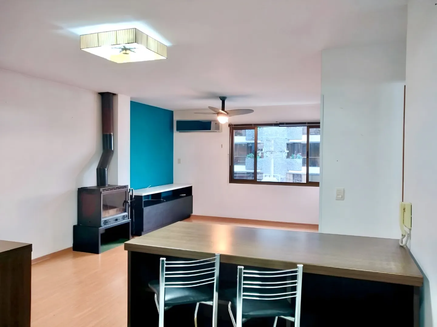 R$ 595.000 - BELO APARTAMENTO - 75M2 - 2 DORM - SU&Iacute;TE - LAREIRA - 1 VAGA Rua Portugal Porto Alegre - 