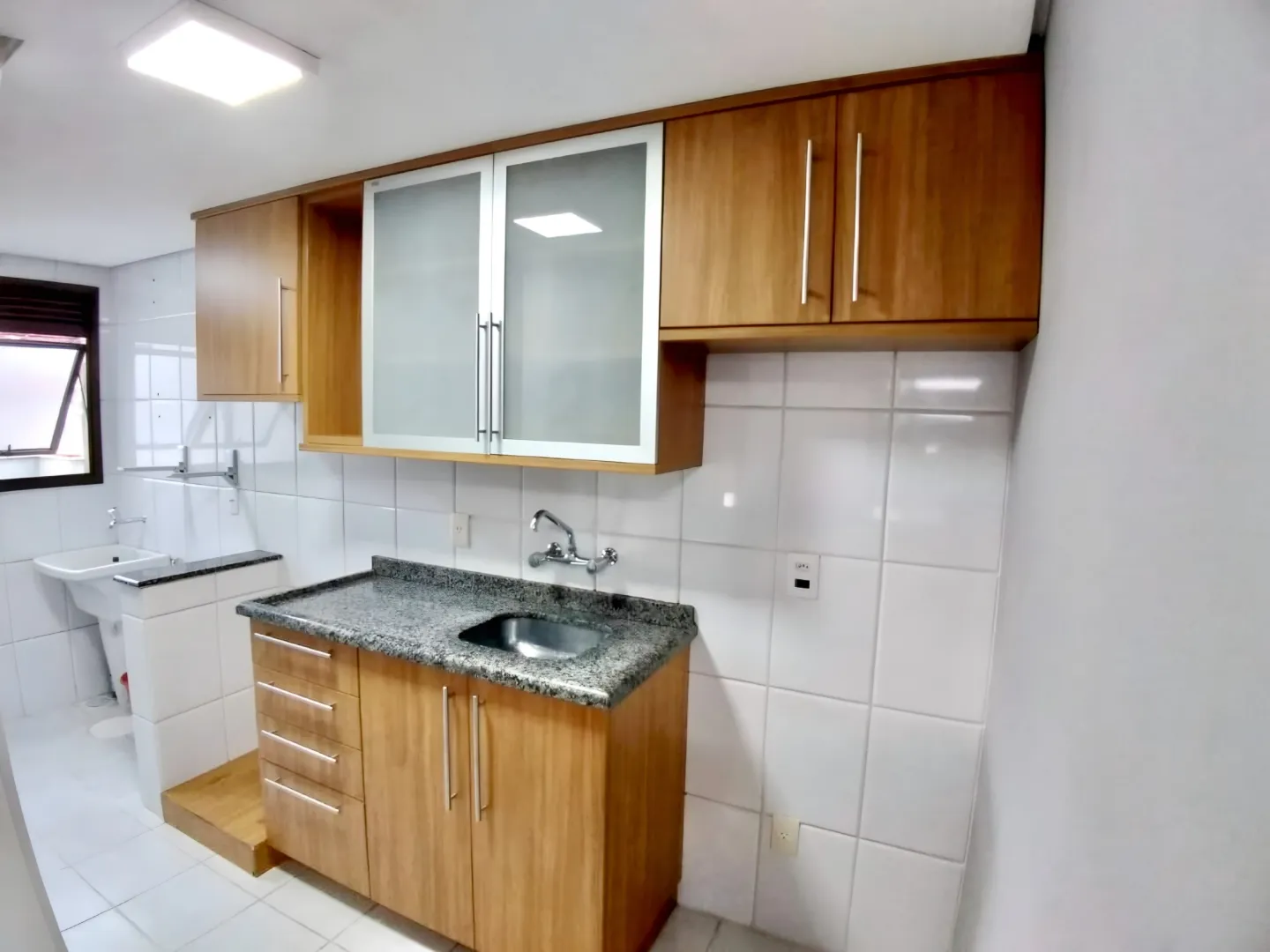 R$ 595.000 - BELO APARTAMENTO - 75M2 - 2 DORM - SU&Iacute;TE - LAREIRA - 1 VAGA Rua Portugal Porto Alegre - 