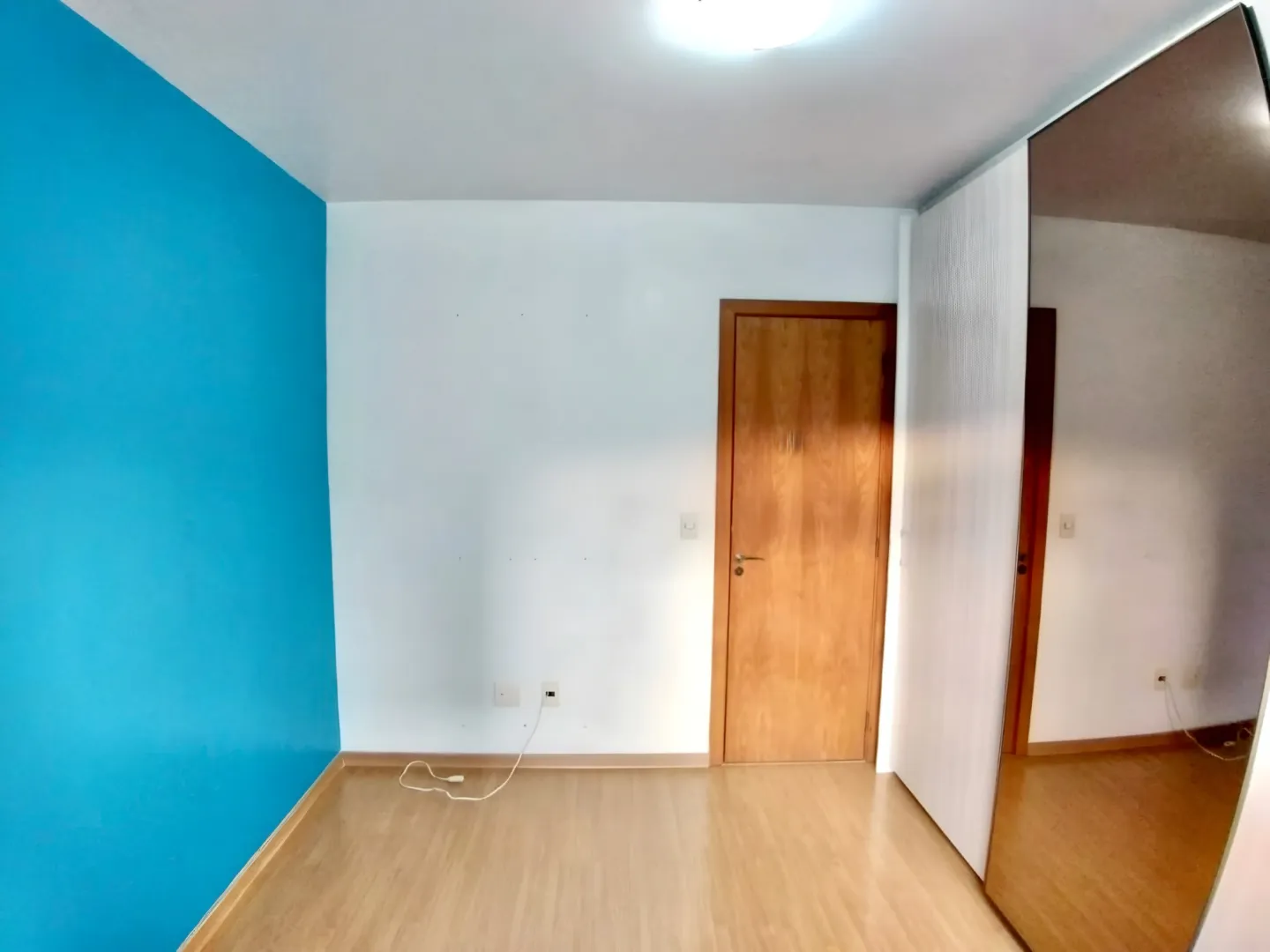 R$ 595.000 - BELO APARTAMENTO - 75M2 - 2 DORM - SU&Iacute;TE - LAREIRA - 1 VAGA Rua Portugal Porto Alegre - 