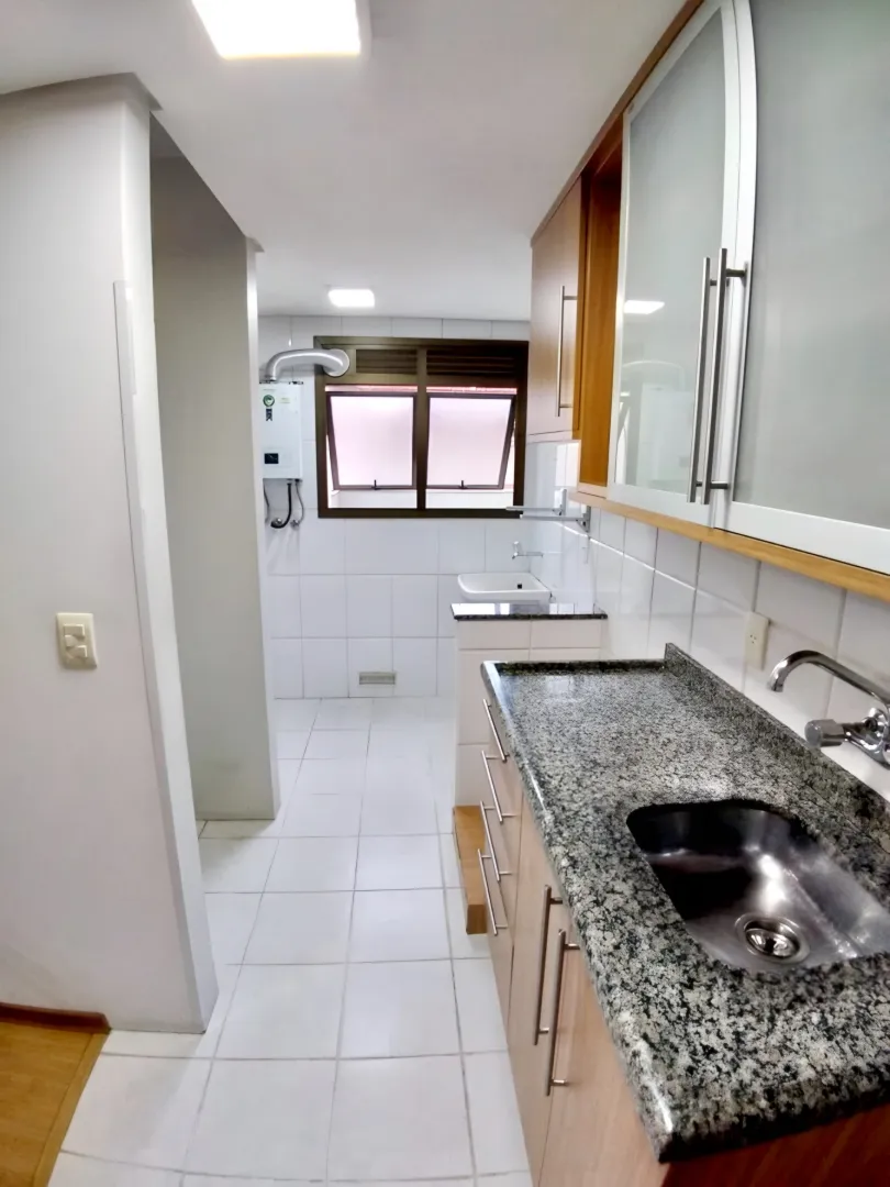 R$ 595.000 - BELO APARTAMENTO - 75M2 - 2 DORM - SU&Iacute;TE - LAREIRA - 1 VAGA Rua Portugal Porto Alegre - 