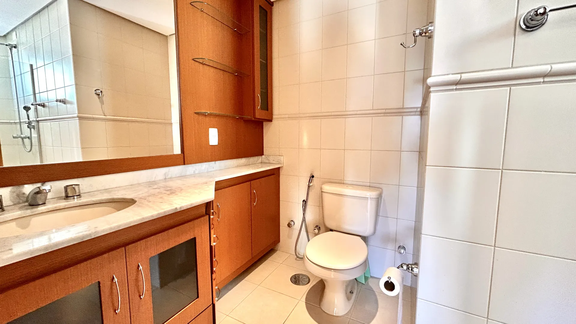 R$ 850.000 - LINDO APARTAMENTO - 102M2 - 2 DORM - SU&Iacute;TE - SACADA - VISTA - 1 VAGA - INFRA Rua Gonçalves Dias Porto Alegre - 