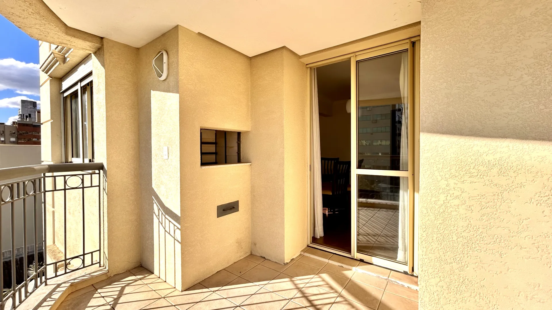R$ 850.000 - LINDO APARTAMENTO - 102M2 - 2 DORM - SU&Iacute;TE - SACADA - VISTA - 1 VAGA - INFRA Rua Gonçalves Dias Porto Alegre - 