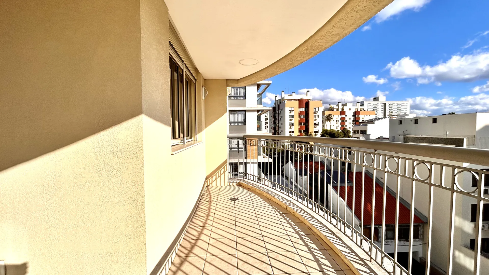 R$ 850.000 - LINDO APARTAMENTO - 102M2 - 2 DORM - SU&Iacute;TE - SACADA - VISTA - 1 VAGA - INFRA Rua Gonçalves Dias Porto Alegre - 