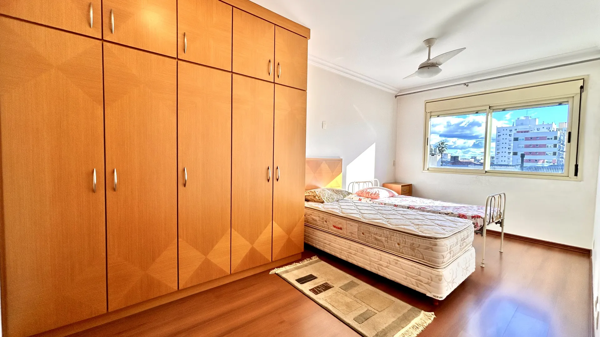 R$ 850.000 - LINDO APARTAMENTO - 102M2 - 2 DORM - SU&Iacute;TE - SACADA - VISTA - 1 VAGA - INFRA Rua Gonçalves Dias Porto Alegre - 