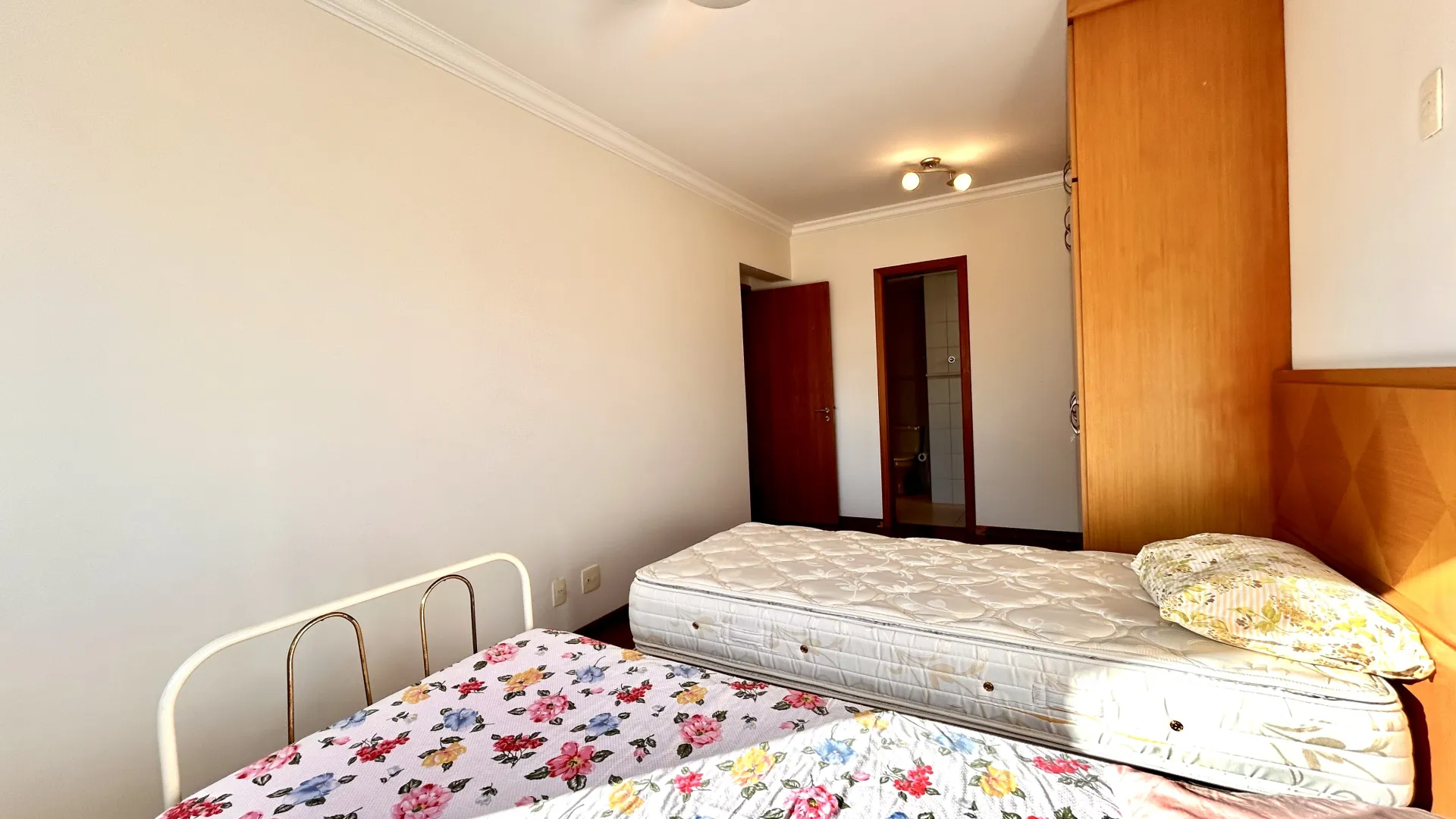 R$ 850.000 - LINDO APARTAMENTO - 102M2 - 2 DORM - SU&Iacute;TE - SACADA - VISTA - 1 VAGA - INFRA Rua Gonçalves Dias Porto Alegre - 