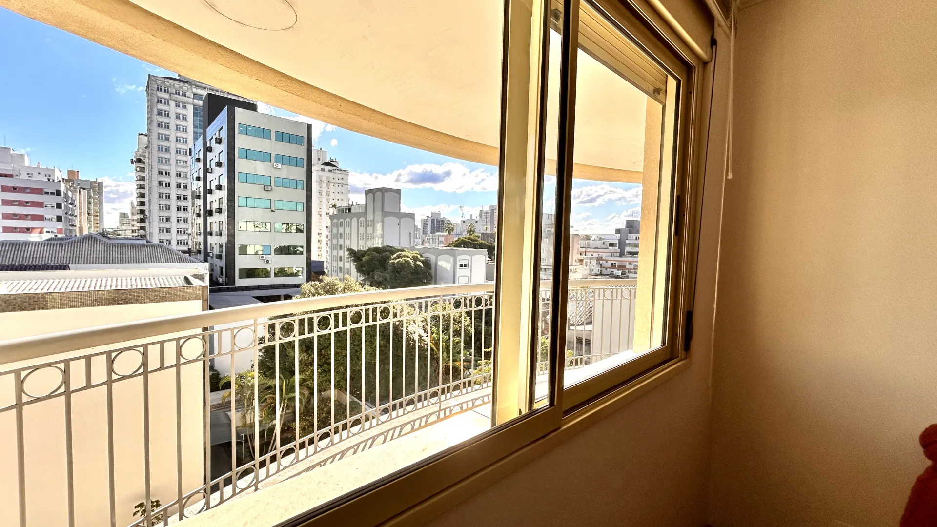 R$ 850.000 - LINDO APARTAMENTO - 102M2 - 2 DORM - SU&Iacute;TE - SACADA - VISTA - 1 VAGA - INFRA Rua Gonçalves Dias Porto Alegre - 