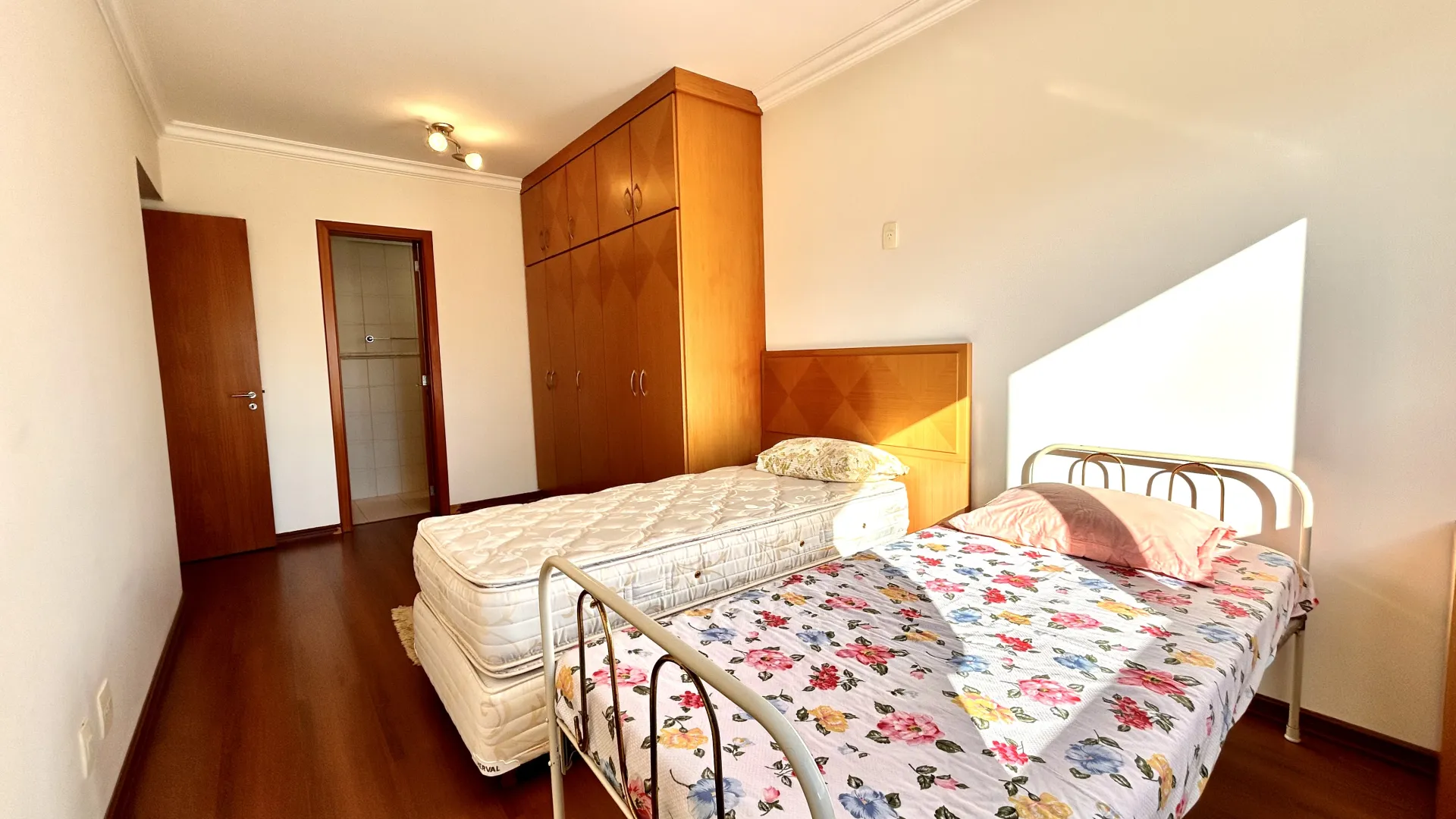 R$ 850.000 - LINDO APARTAMENTO - 102M2 - 2 DORM - SU&Iacute;TE - SACADA - VISTA - 1 VAGA - INFRA Rua Gonçalves Dias Porto Alegre - 