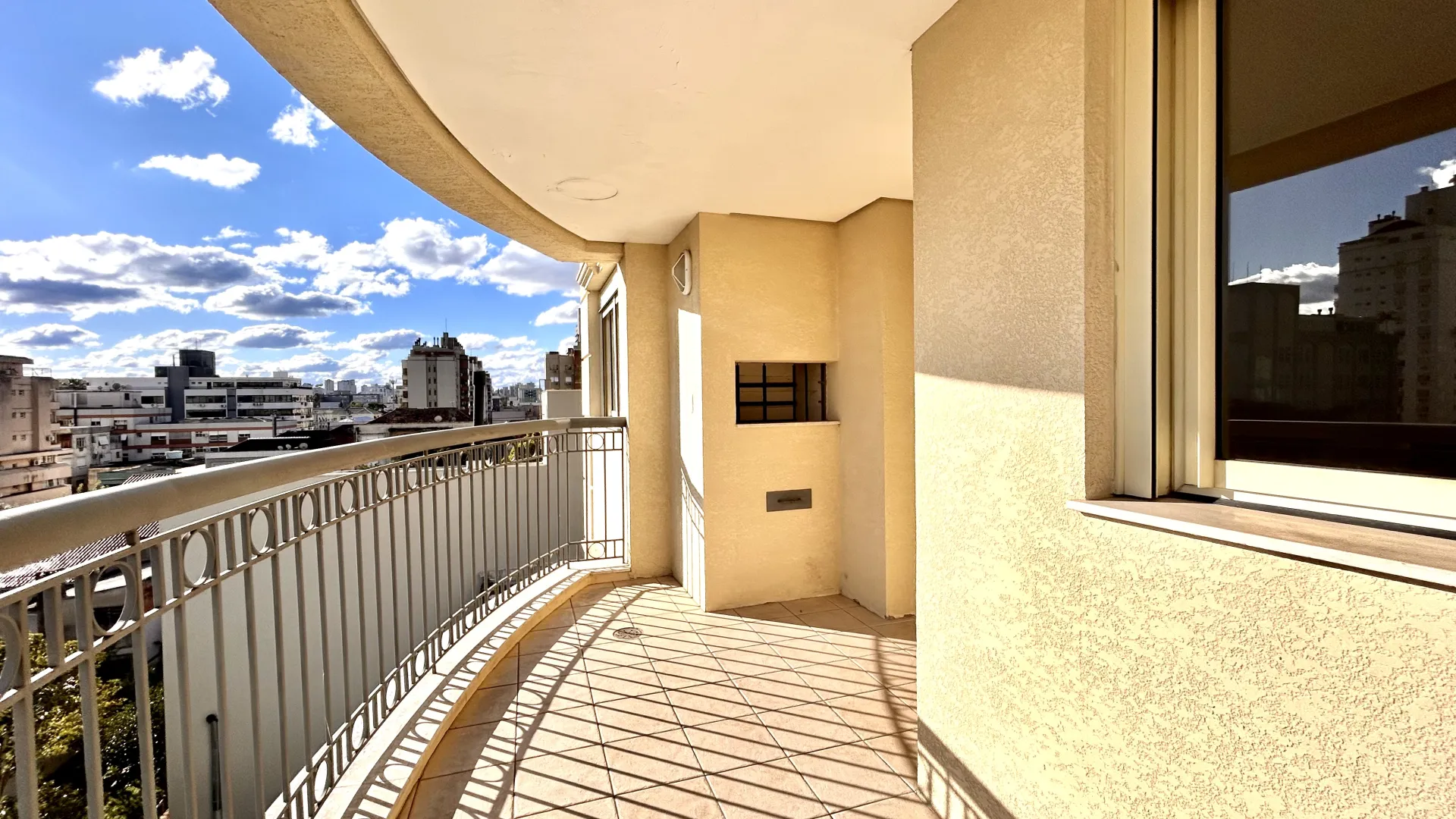 R$ 850.000 - LINDO APARTAMENTO - 102M2 - 2 DORM - SU&Iacute;TE - SACADA - VISTA - 1 VAGA - INFRA Rua Gonçalves Dias Porto Alegre - 