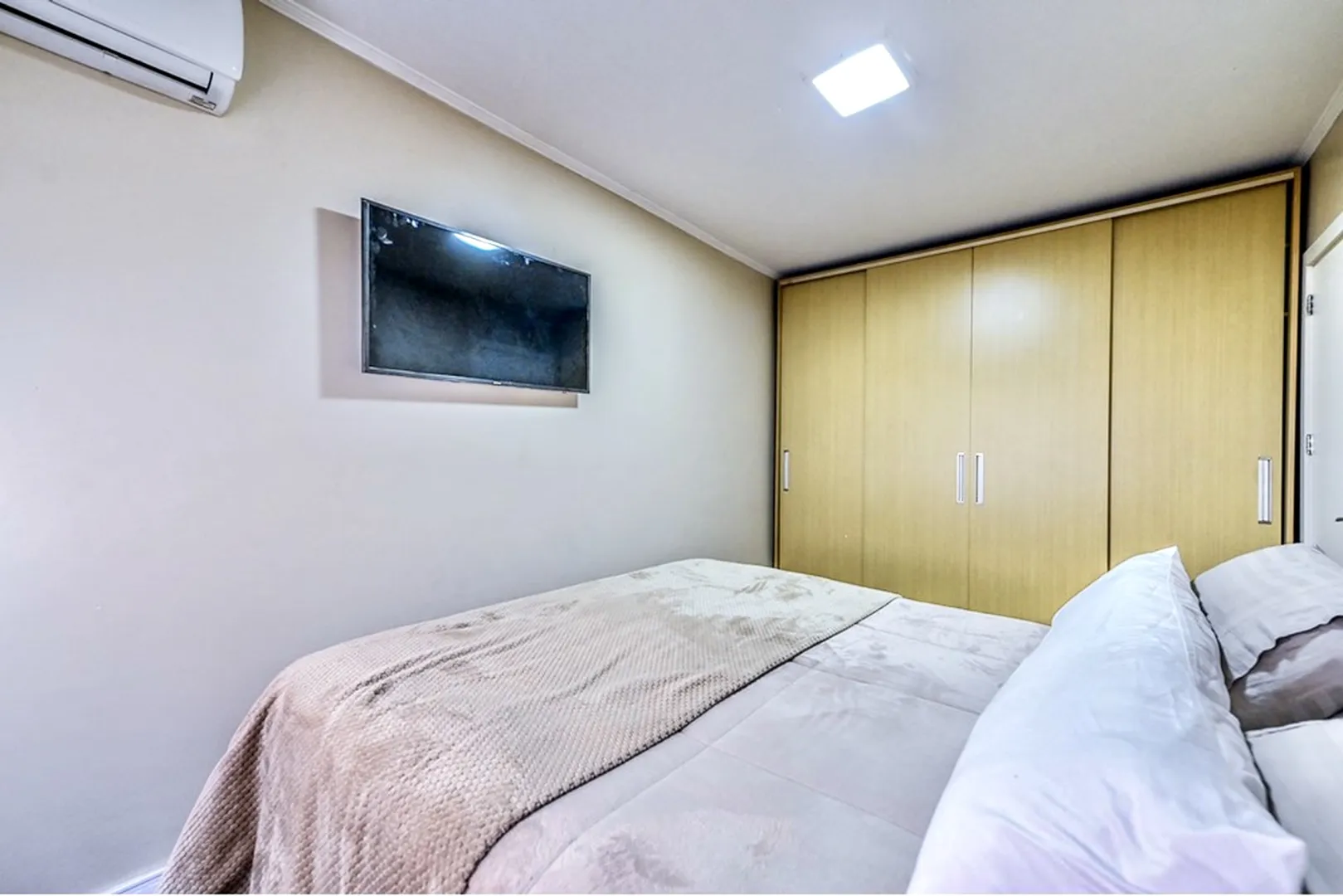 R$ 550.000 - BELO APARTAMENTO - 77M2 - 2 DORM - SU&Iacute;TE - CHURRASQUEIRA - SOL MANH&Atilde; - 1 VAGA Rua Cabral Porto Alegre - 