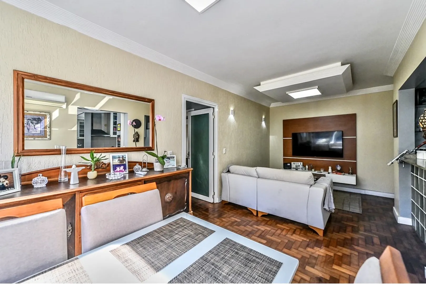 R$ 550.000 - BELO APARTAMENTO - 77M2 - 2 DORM - SU&Iacute;TE - CHURRASQUEIRA - SOL MANH&Atilde; - 1 VAGA Rua Cabral Porto Alegre - 