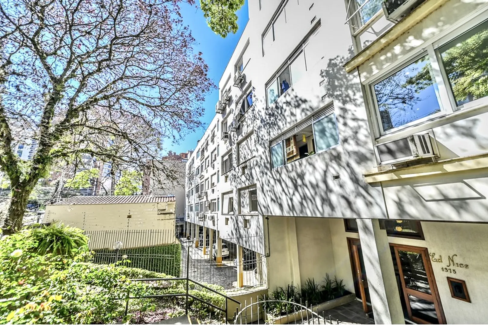 R$ 550.000 - BELO APARTAMENTO - 77M2 - 2 DORM - SU&Iacute;TE - CHURRASQUEIRA - SOL MANH&Atilde; - 1 VAGA Rua Cabral Porto Alegre - 