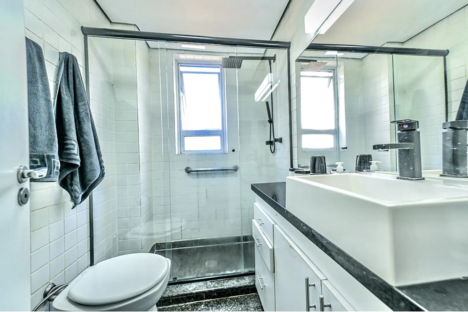 R$ 550.000 - BELO APARTAMENTO - 77M2 - 2 DORM - SU&Iacute;TE - CHURRASQUEIRA - SOL MANH&Atilde; - 1 VAGA Rua Cabral Porto Alegre - 