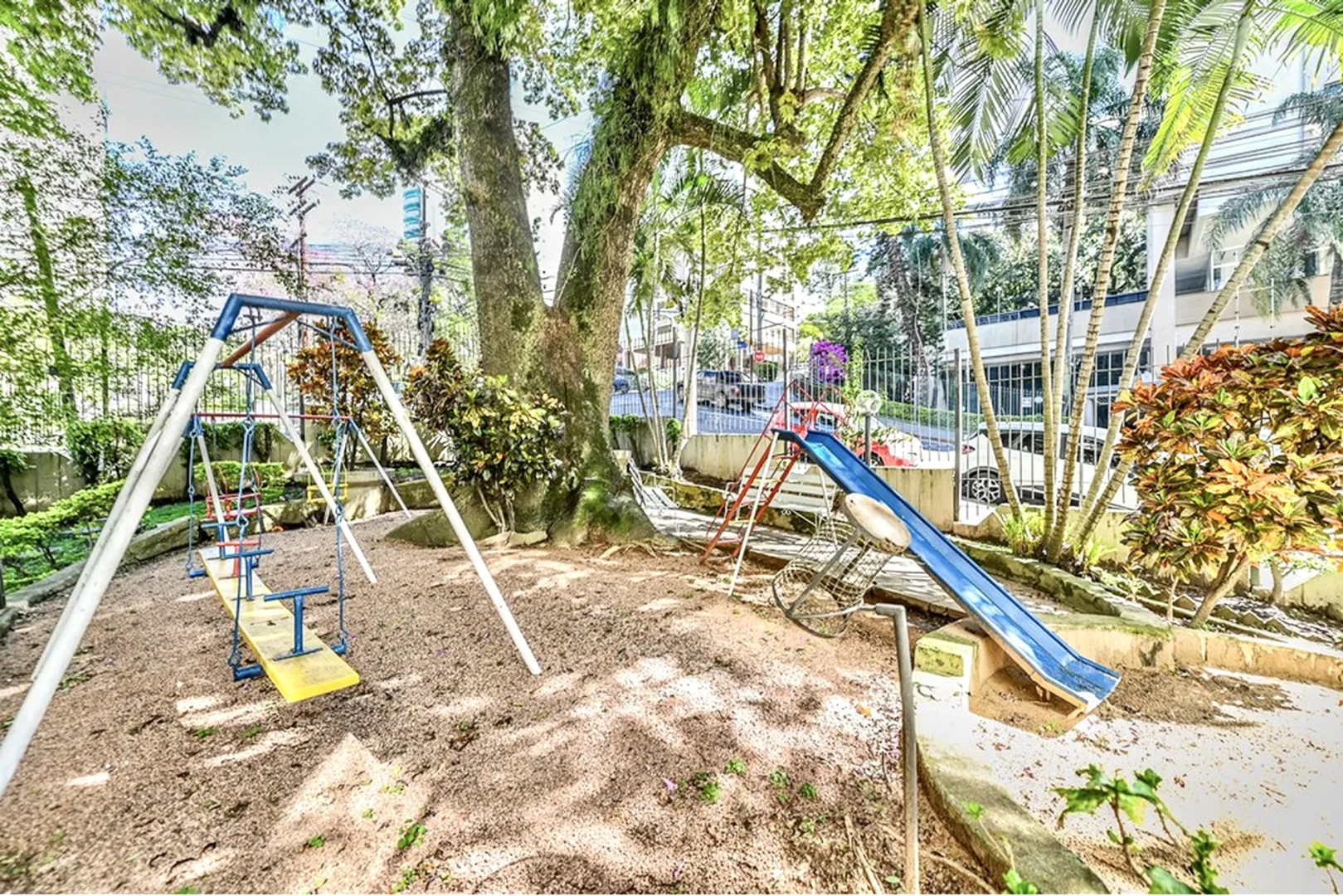 R$ 550.000 - BELO APARTAMENTO - 77M2 - 2 DORM - SU&Iacute;TE - CHURRASQUEIRA - SOL MANH&Atilde; - 1 VAGA Rua Cabral Porto Alegre - 