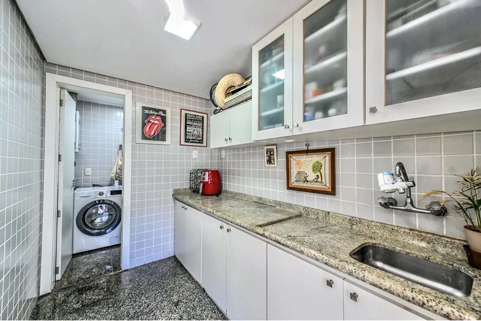 R$ 550.000 - BELO APARTAMENTO - 77M2 - 2 DORM - SU&Iacute;TE - CHURRASQUEIRA - SOL MANH&Atilde; - 1 VAGA Rua Cabral Porto Alegre - 