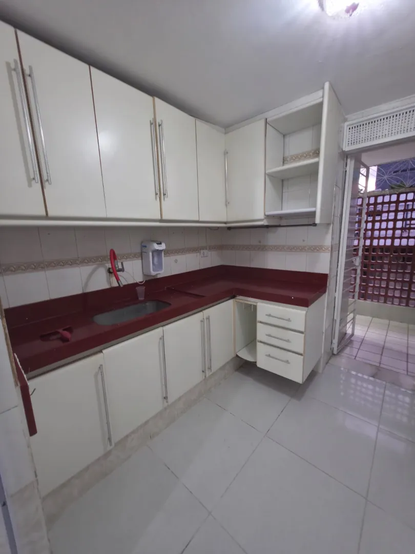Apartamento para Alugar com 3 Quartos | 1 Su&iacute;te | Varanda | Piscina | R$ 4.500,00  Recife - 