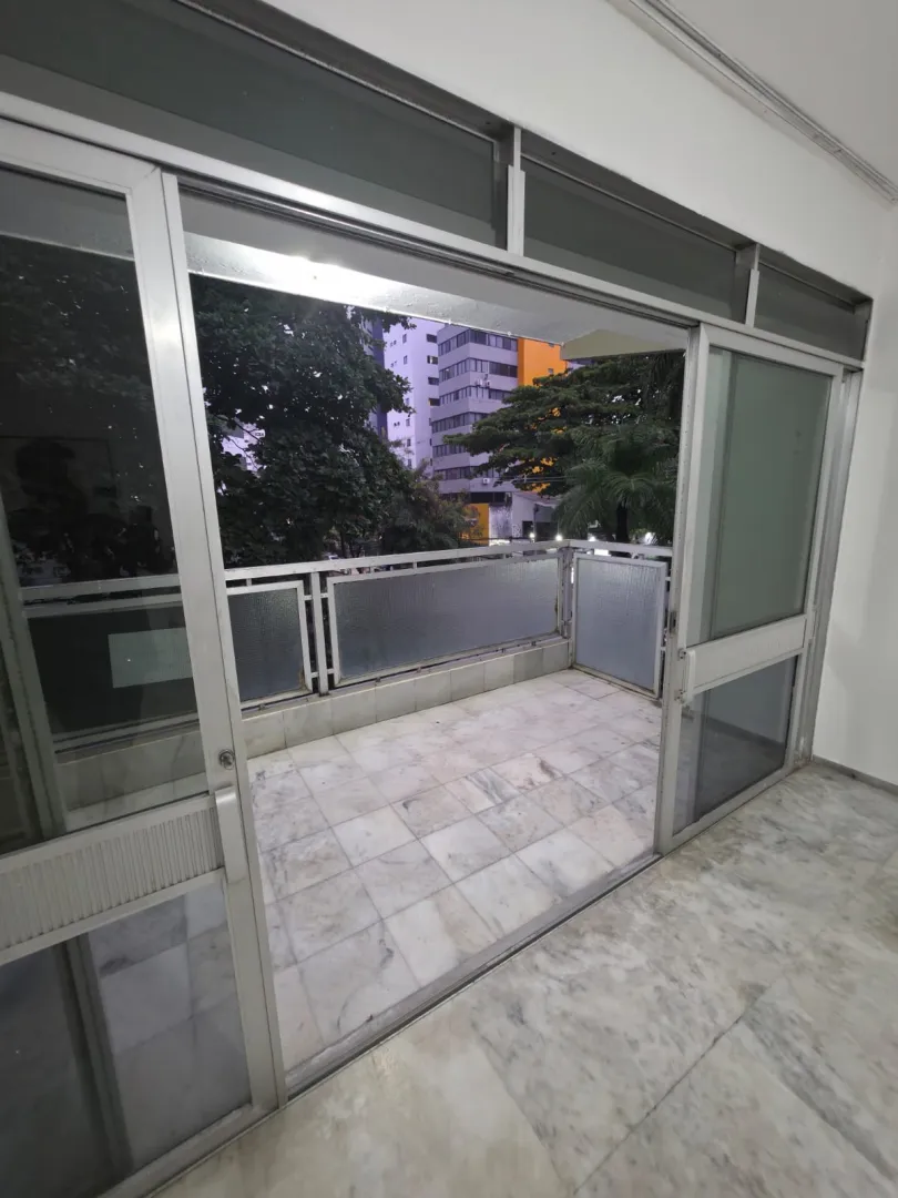 Apartamento para Alugar com 3 Quartos | 1 Su&iacute;te | Varanda | Piscina | R$ 4.500,00  Recife - 