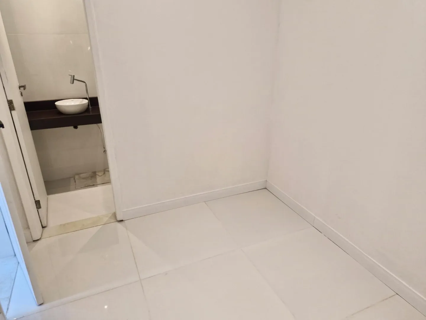 APARTAMENTO 4 QUARTOS SU&Iacute;TE CLOSET 3 GARAGENS &Agrave; VENDA NO CORREDOR DA VIT&Oacute;RIA Avenida Sete de Setembro Salvador - 