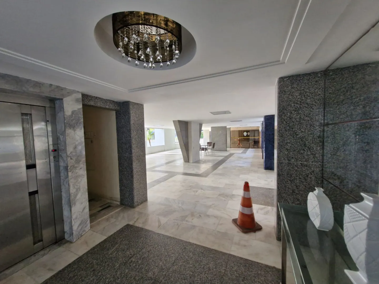 APARTAMENTO 4 QUARTOS SU&Iacute;TE CLOSET 3 GARAGENS &Agrave; VENDA NO CORREDOR DA VIT&Oacute;RIA Avenida Sete de Setembro Salvador - 