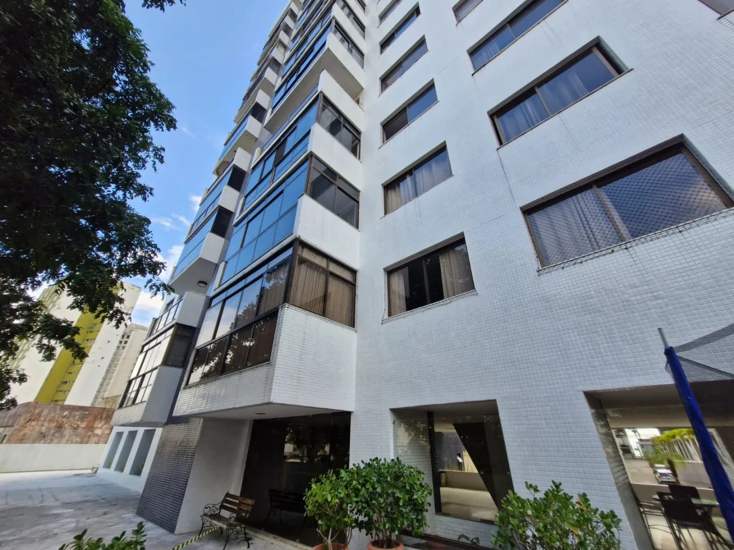 APARTAMENTO 4 QUARTOS SU&Iacute;TE CLOSET 3 GARAGENS &Agrave; VENDA NO CORREDOR DA VIT&Oacute;RIA Avenida Sete de Setembro Salvador - 