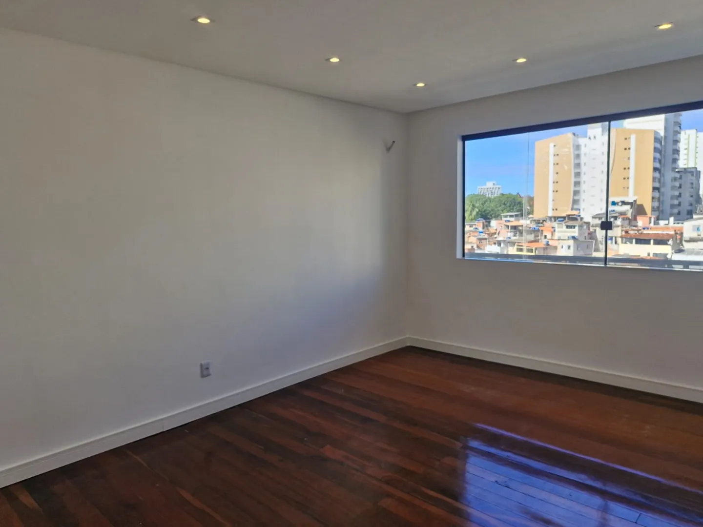 APARTAMENTO 4 QUARTOS SU&Iacute;TE CLOSET 3 GARAGENS &Agrave; VENDA NO CORREDOR DA VIT&Oacute;RIA Avenida Sete de Setembro Salvador - 