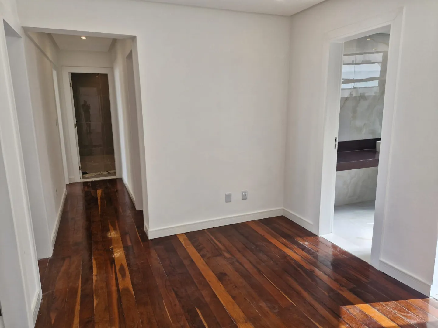 APARTAMENTO 4 QUARTOS SU&Iacute;TE CLOSET 3 GARAGENS &Agrave; VENDA NO CORREDOR DA VIT&Oacute;RIA Avenida Sete de Setembro Salvador - 