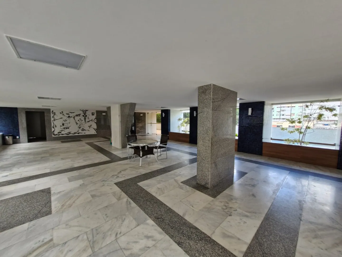 APARTAMENTO 4 QUARTOS SU&Iacute;TE CLOSET 3 GARAGENS &Agrave; VENDA NO CORREDOR DA VIT&Oacute;RIA Avenida Sete de Setembro Salvador - 