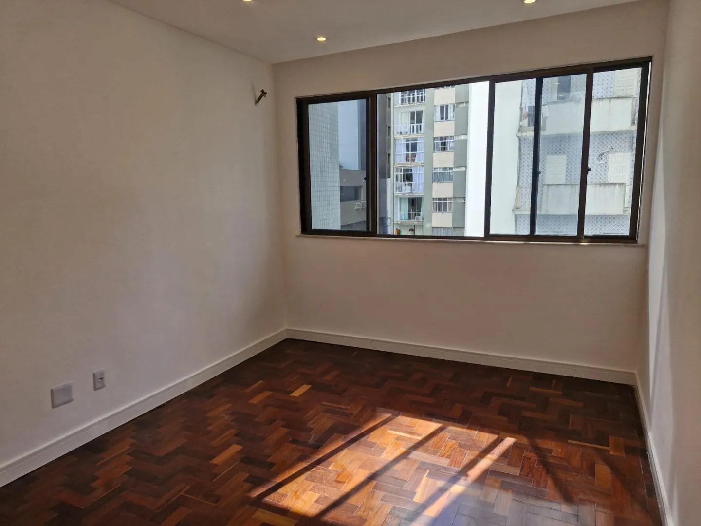 APARTAMENTO 4 QUARTOS SU&Iacute;TE CLOSET 3 GARAGENS &Agrave; VENDA NO CORREDOR DA VIT&Oacute;RIA Avenida Sete de Setembro Salvador - 