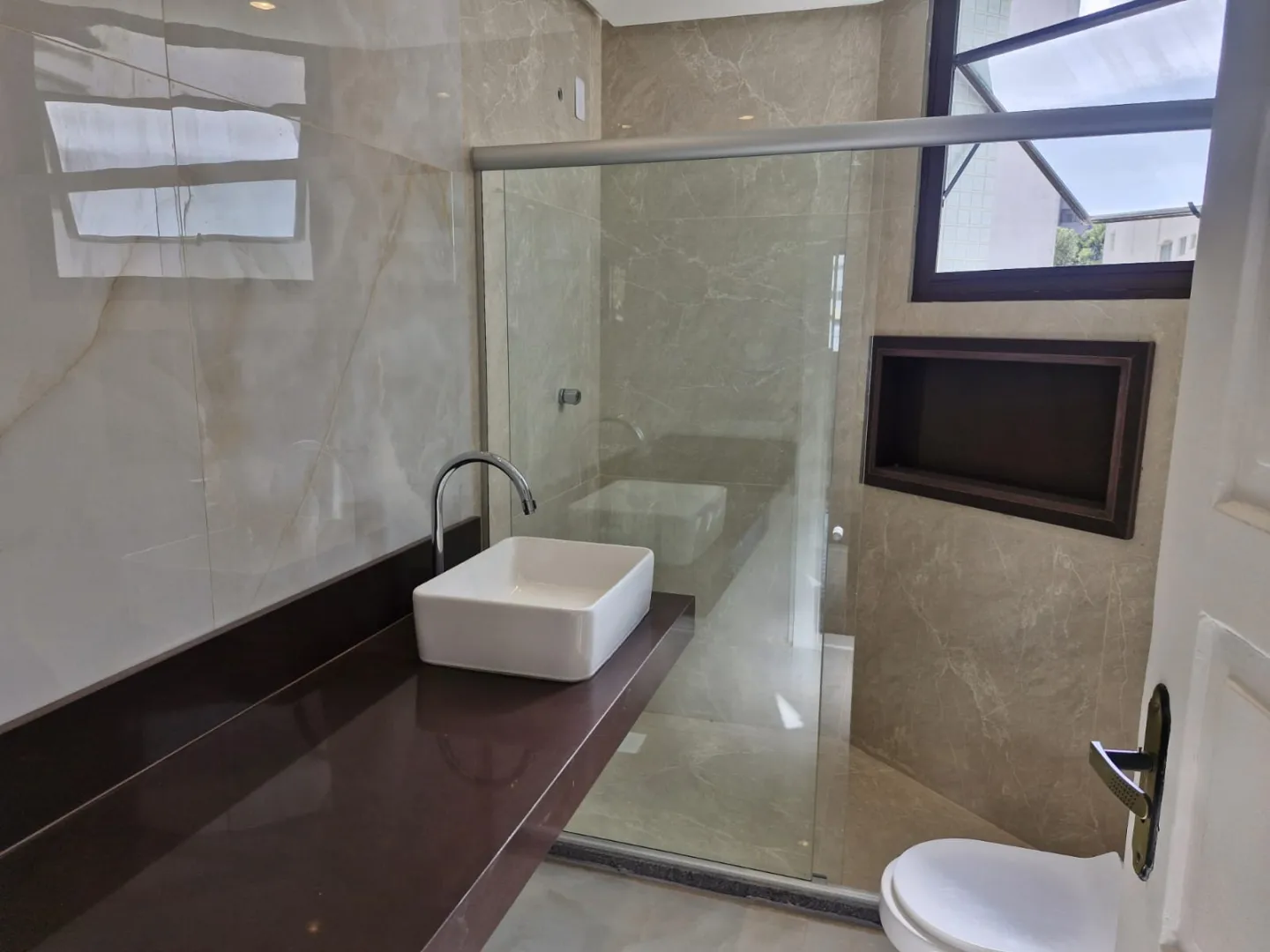 APARTAMENTO 4 QUARTOS SU&Iacute;TE CLOSET 3 GARAGENS &Agrave; VENDA NO CORREDOR DA VIT&Oacute;RIA Avenida Sete de Setembro Salvador - 
