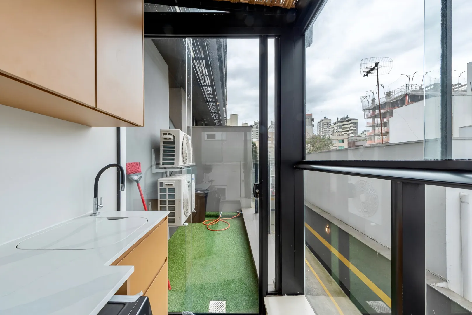 R$ 795.000 - &Oacute;TIMO APARTAMENTO GARDEN - 66M2 - 1 DORM - 2 VAGAS - DEP&Oacute;SITOS Rua Auxiliadora Porto Alegre - 