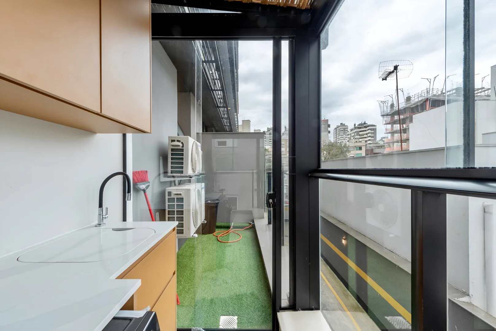 R$ 795.000 - &Oacute;TIMO APARTAMENTO GARDEN - 66M2 - 1 DORM - 2 VAGAS - DEP&Oacute;SITOS Rua Auxiliadora Porto Alegre - 