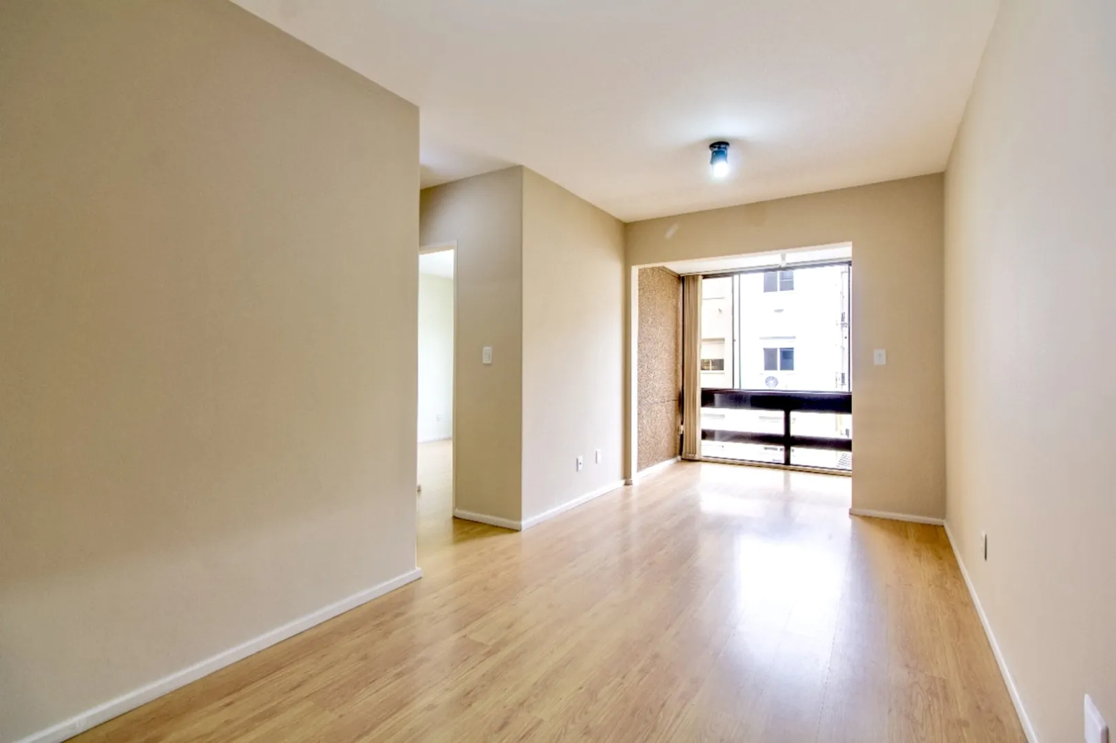 R$ 450.000 - APARTAMENTO - 58M2 - 2 DORM - SACADA - BANHEIRO - 1 VAGA Rua São Luís Porto Alegre - 